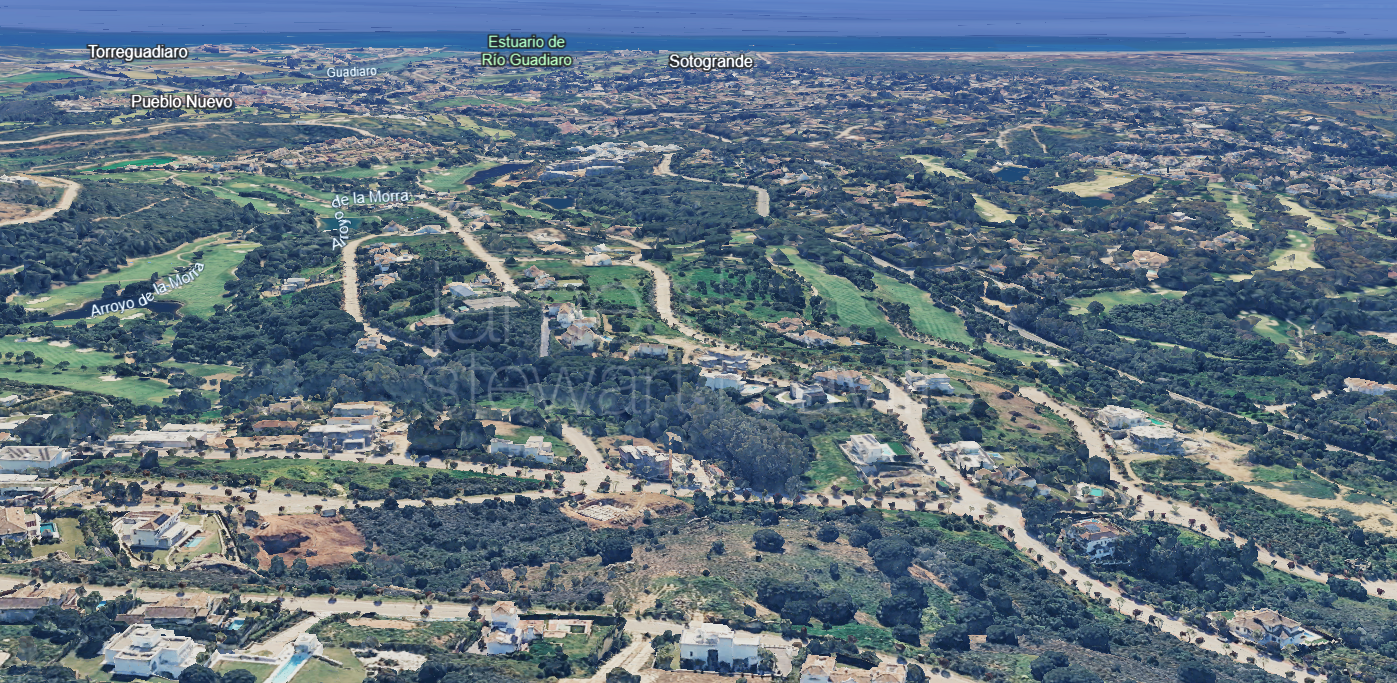 Parcela edificable en una de las zonas más elevada de Sotogrande con vistas panorámicas al mar