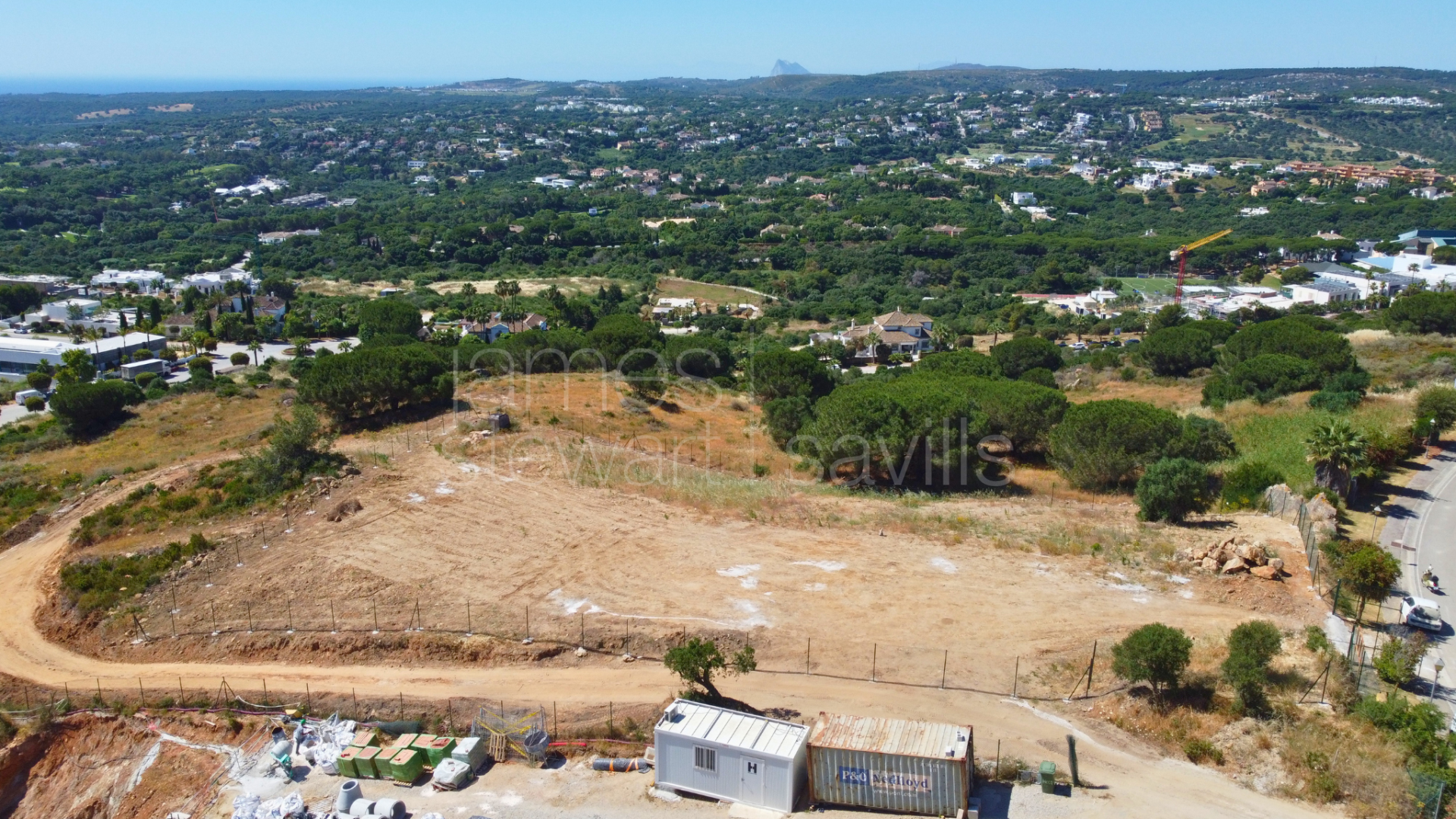 Parcela edificable en una de las zonas más elevada de Sotogrande con vistas panorámicas al mar