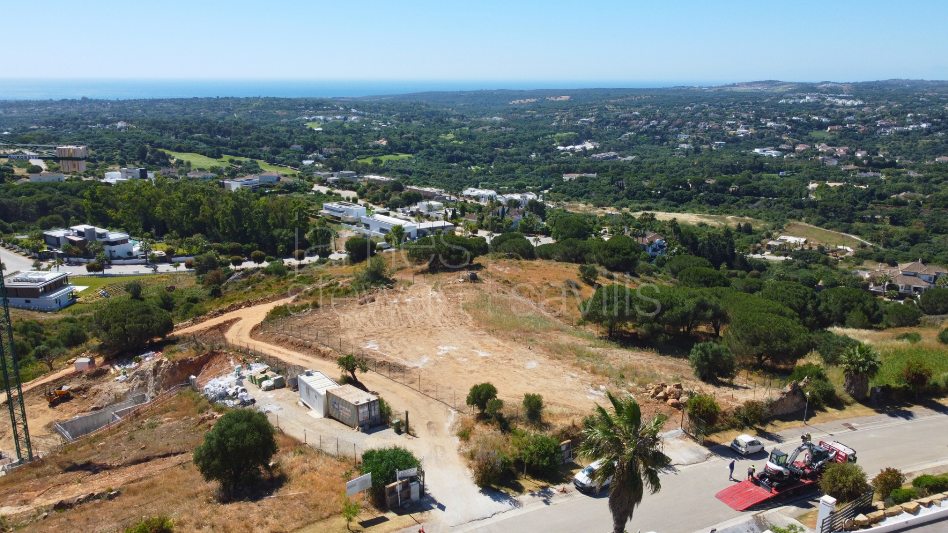 Parcela edificable en una de las zonas más elevada de Sotogrande con vistas panorámicas al mar