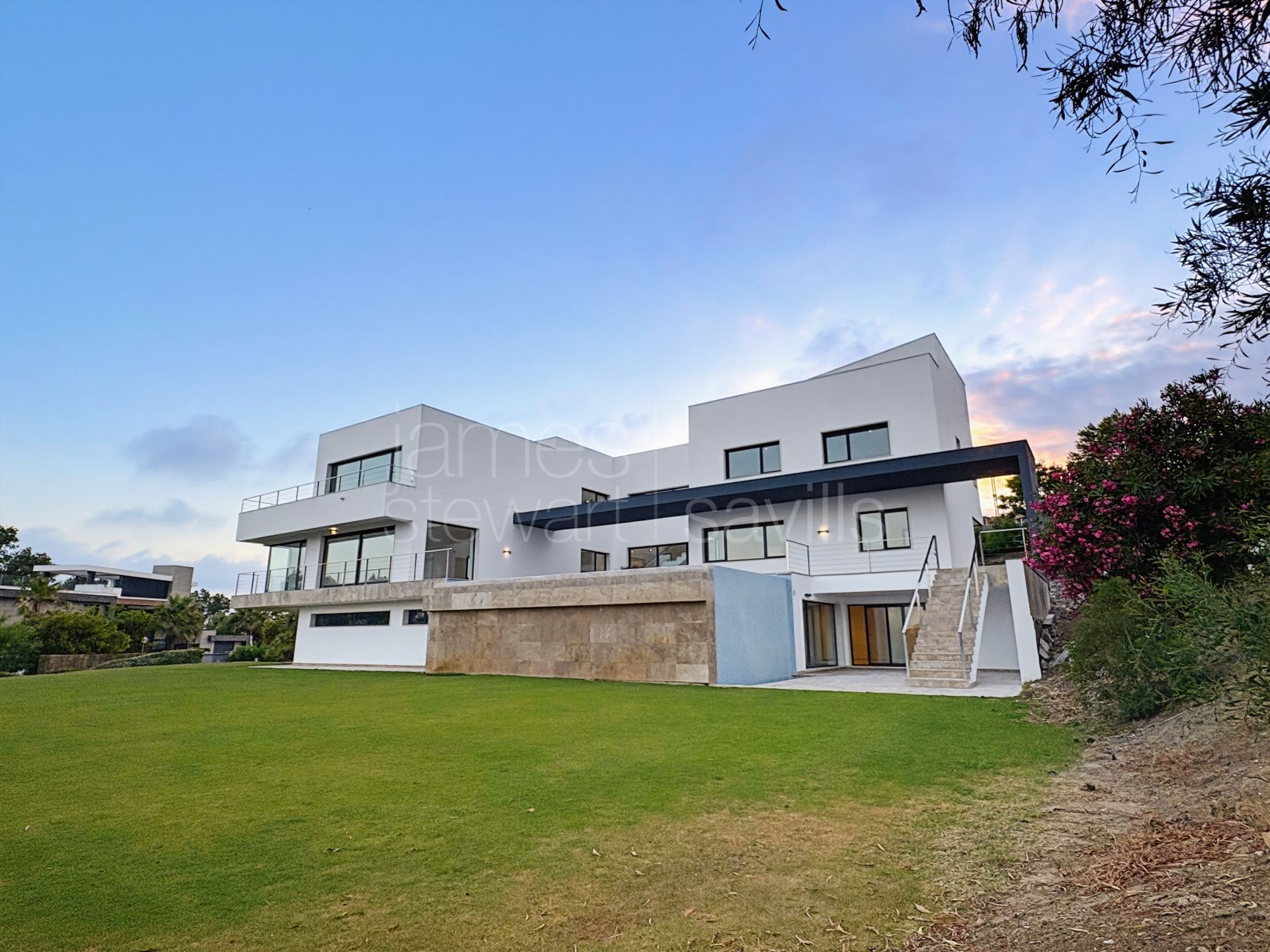 Elegant Villa with Sea Views in La Reserva, Sotogrande