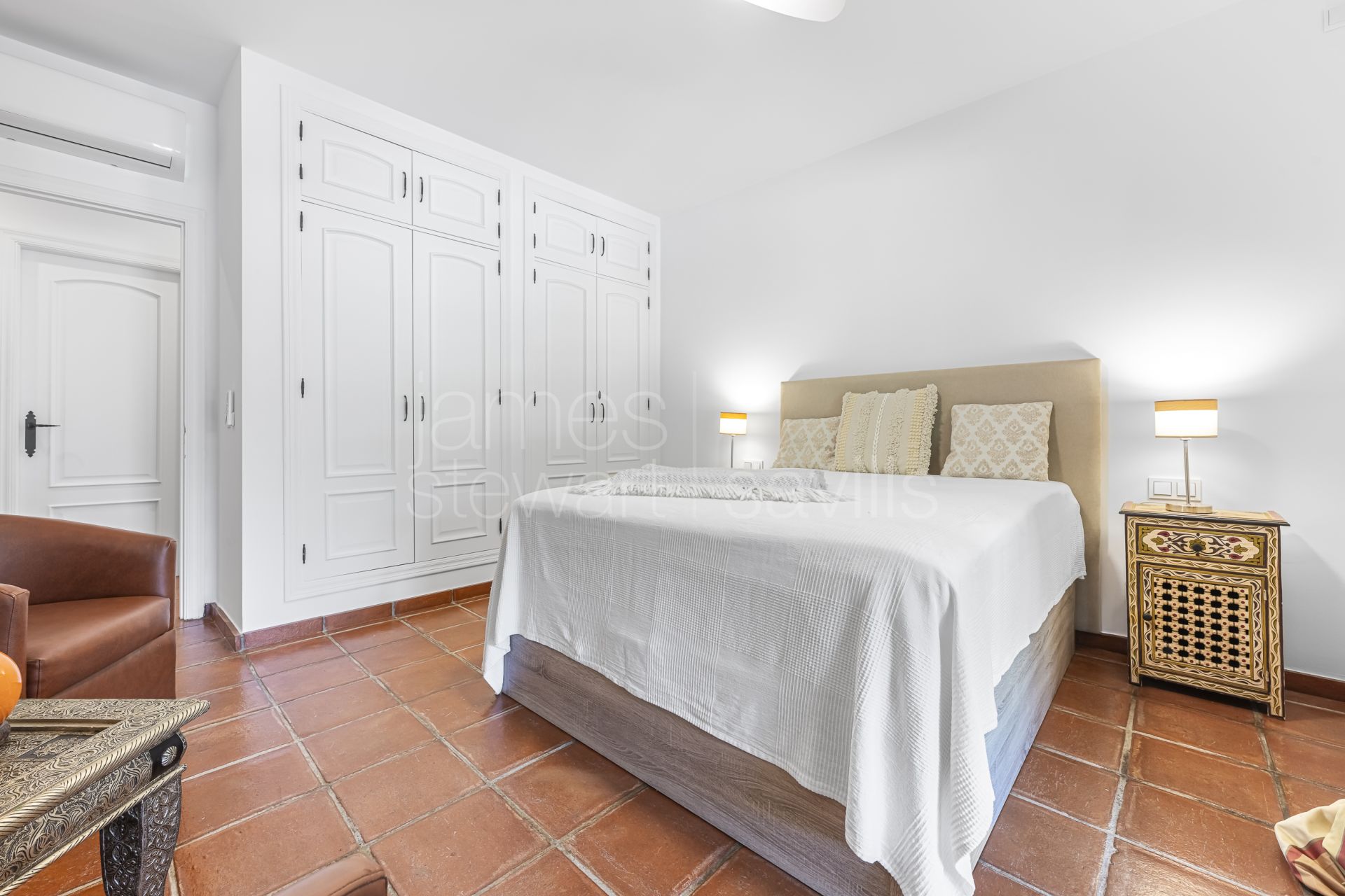 Traditional Single-Level Villa with Guest Annexe in Sotogrande Central