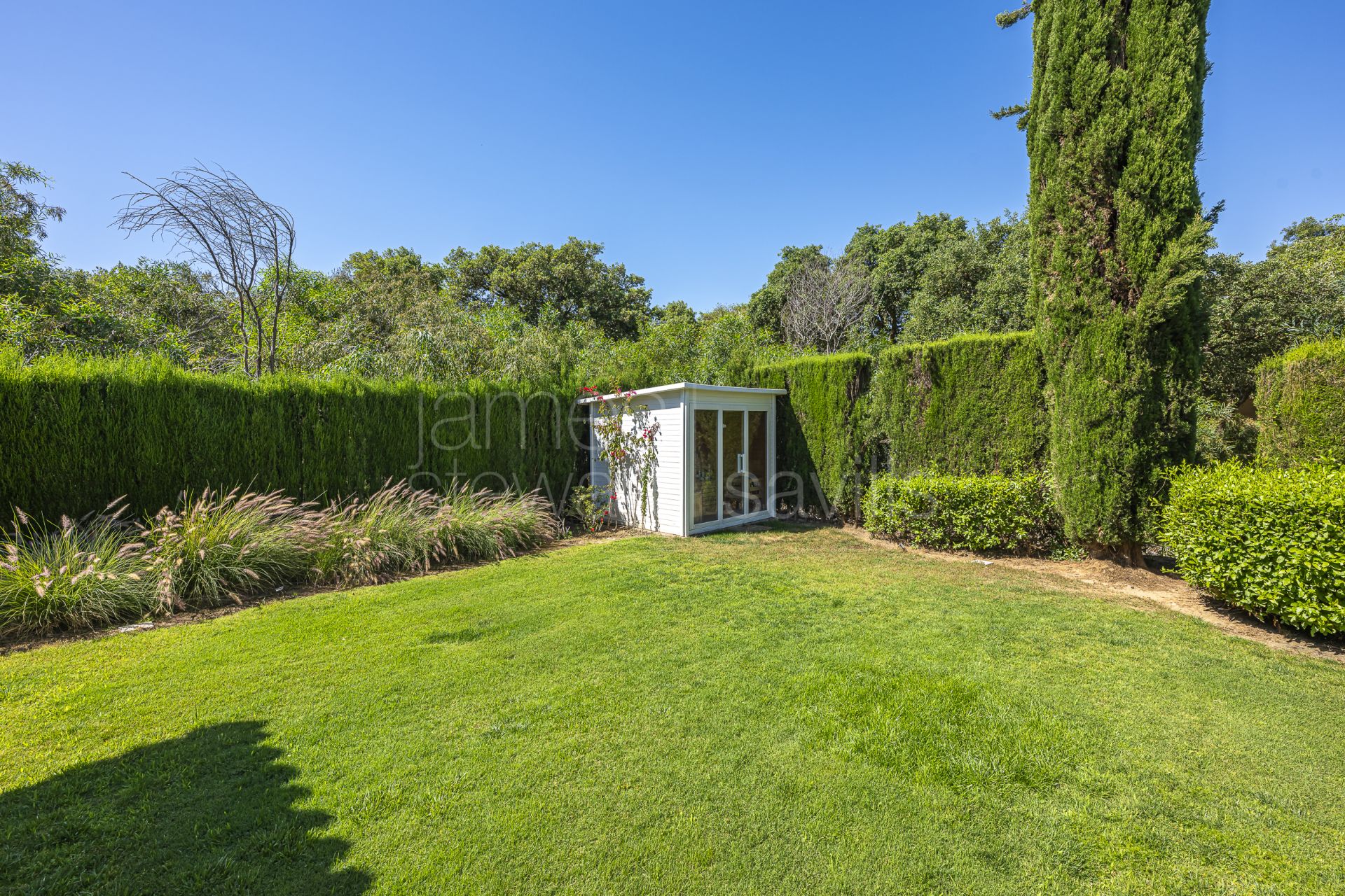 Traditional Single-Level Villa with Guest Annexe in Sotogrande Central