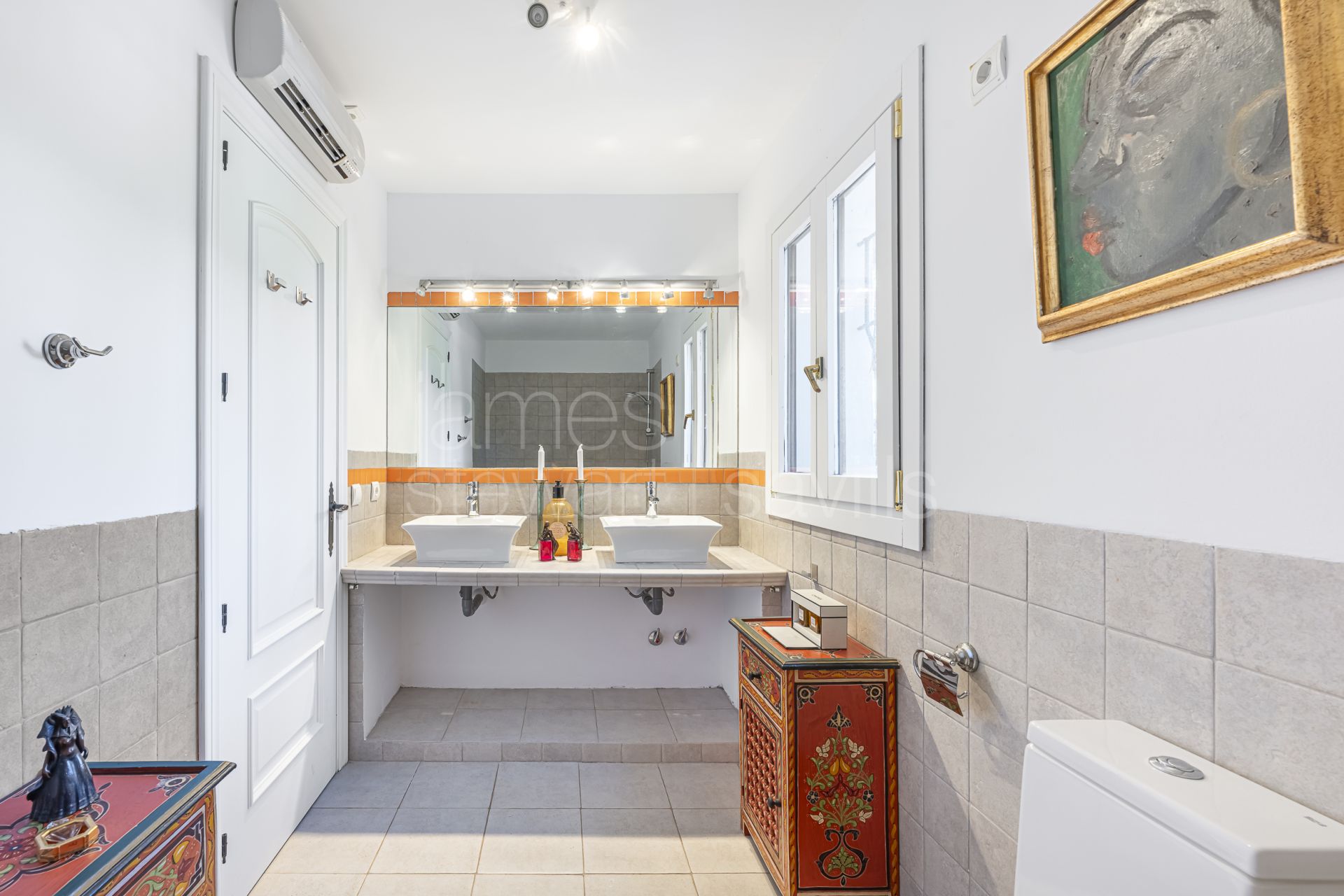 Traditional Single-Level Villa with Guest Annexe in Sotogrande Central