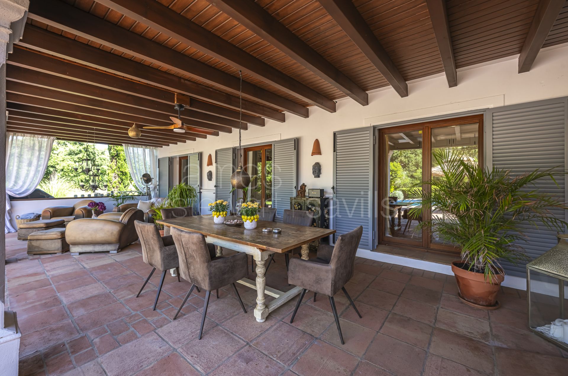 Traditional Single-Level Villa with Guest Annexe in Sotogrande Central
