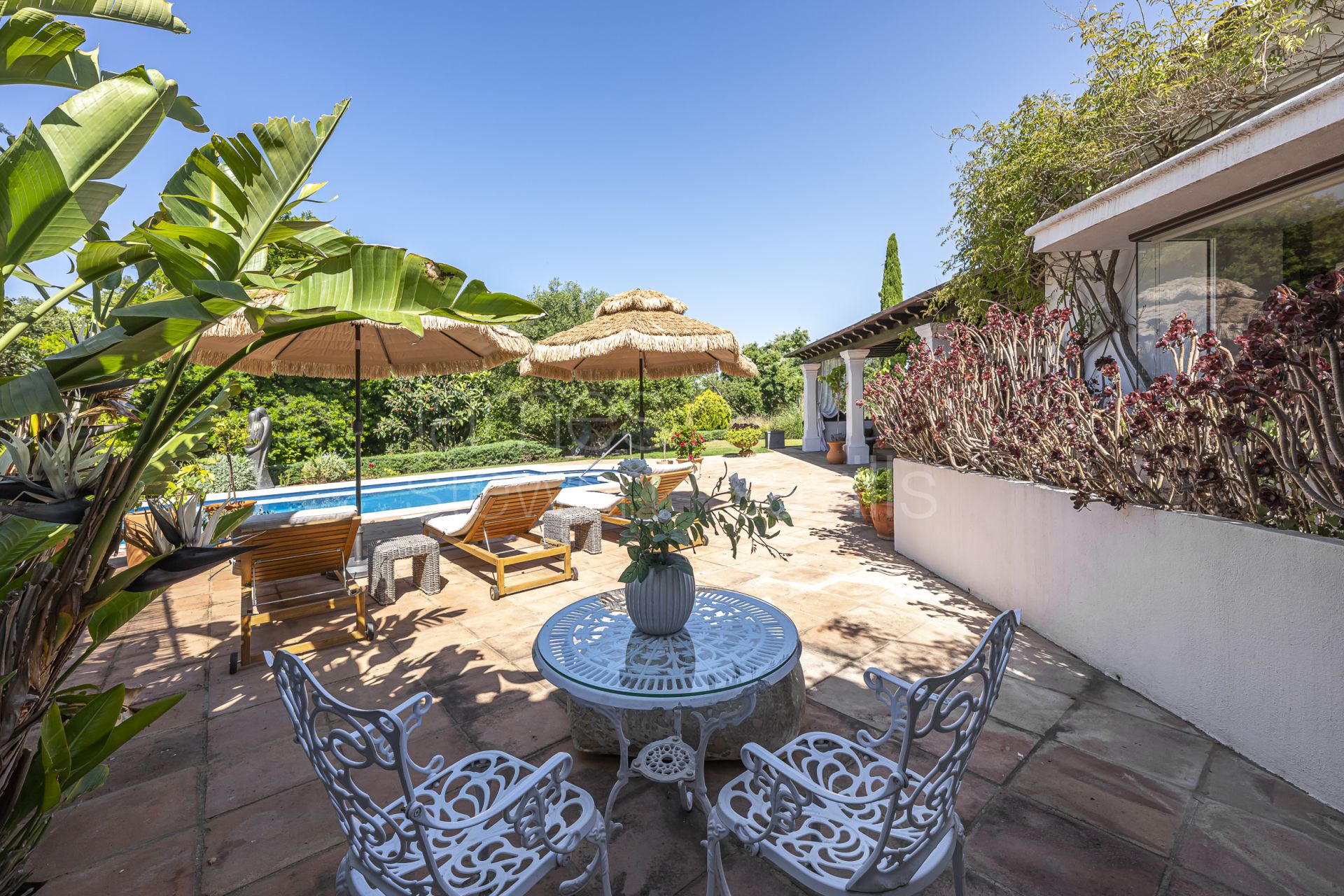 Traditional Single-Level Villa with Guest Annexe in Sotogrande Central