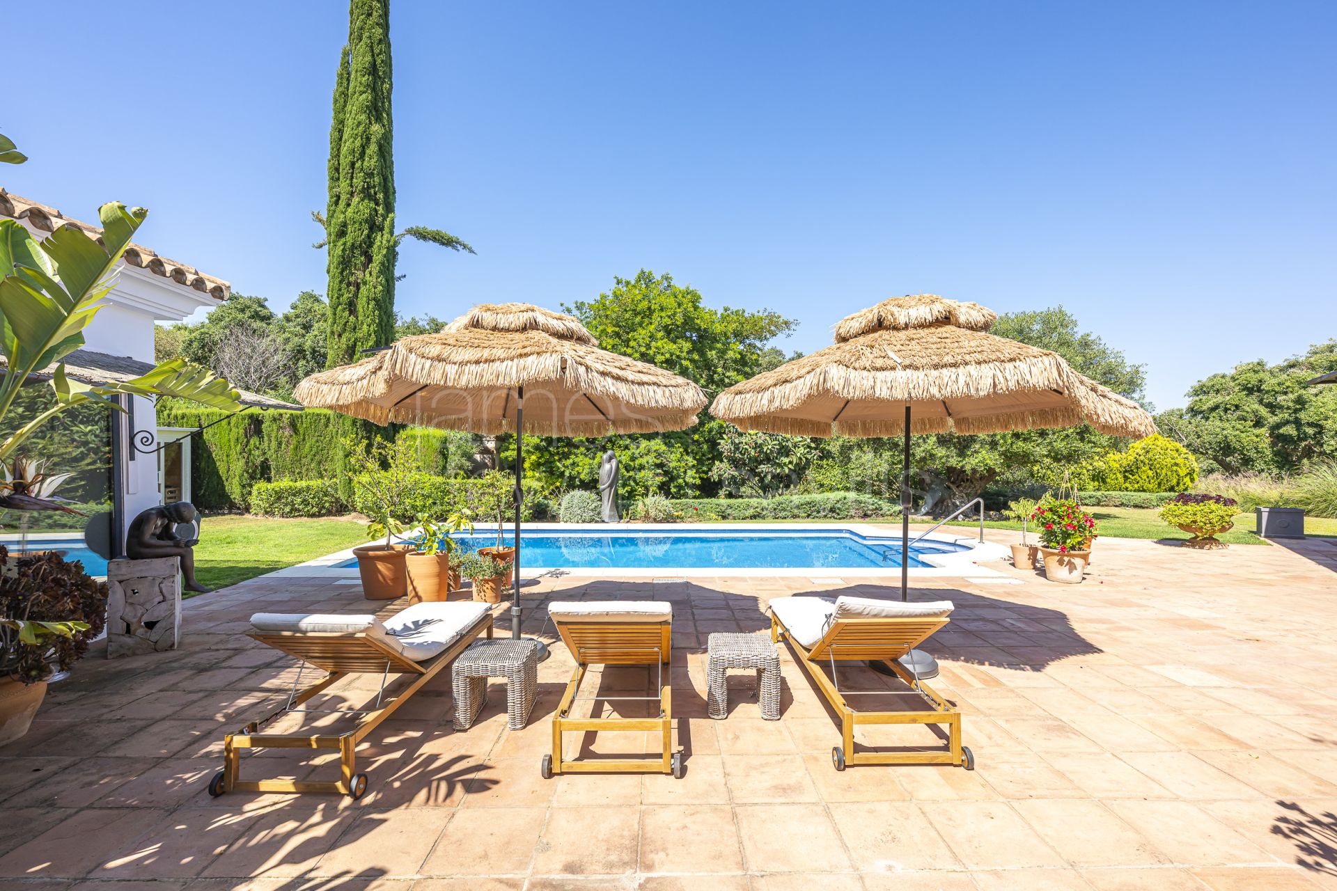 Traditional Single-Level Villa with Guest Annexe in Sotogrande Central