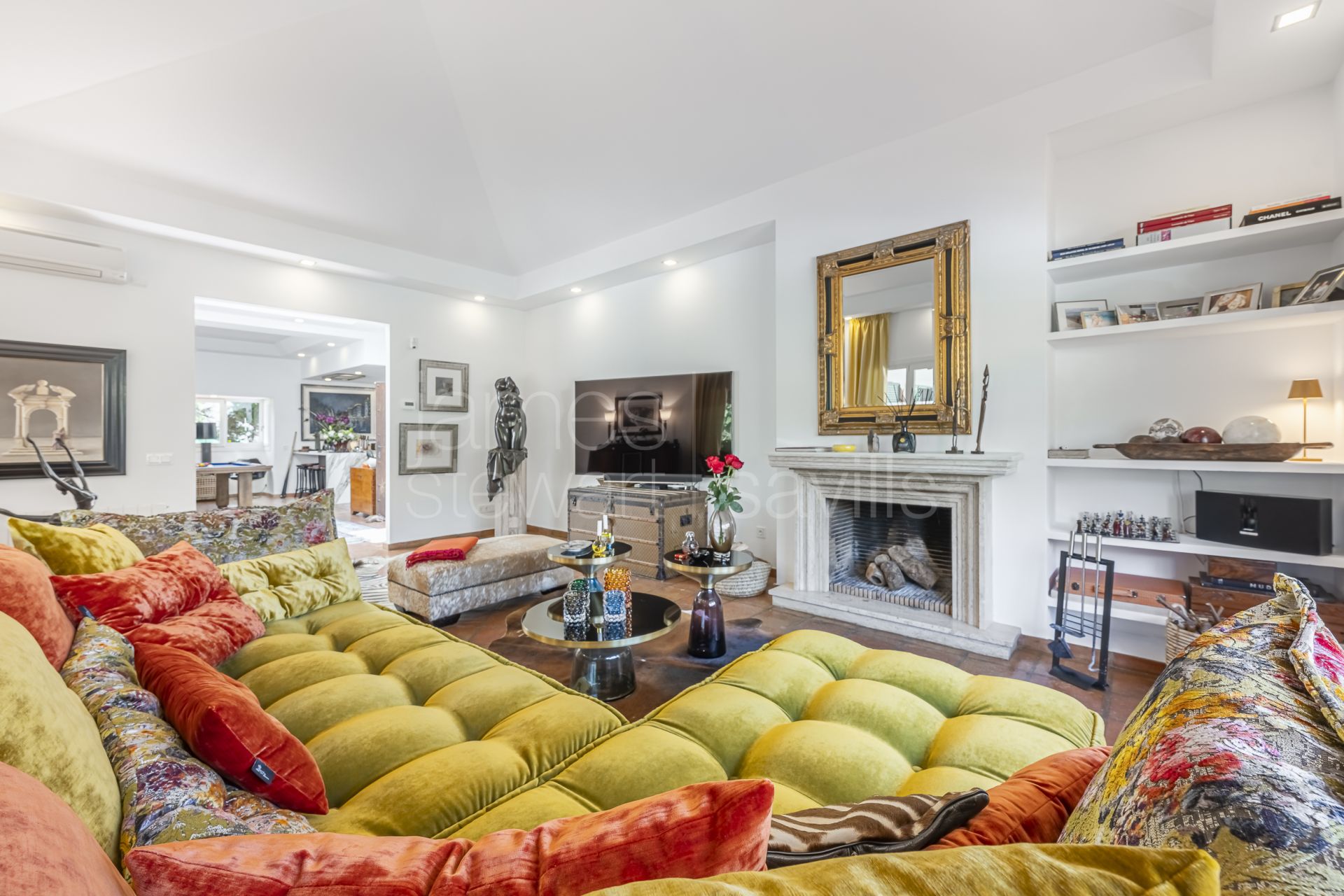 Traditional Single-Level Villa with Guest Annexe in Sotogrande Central