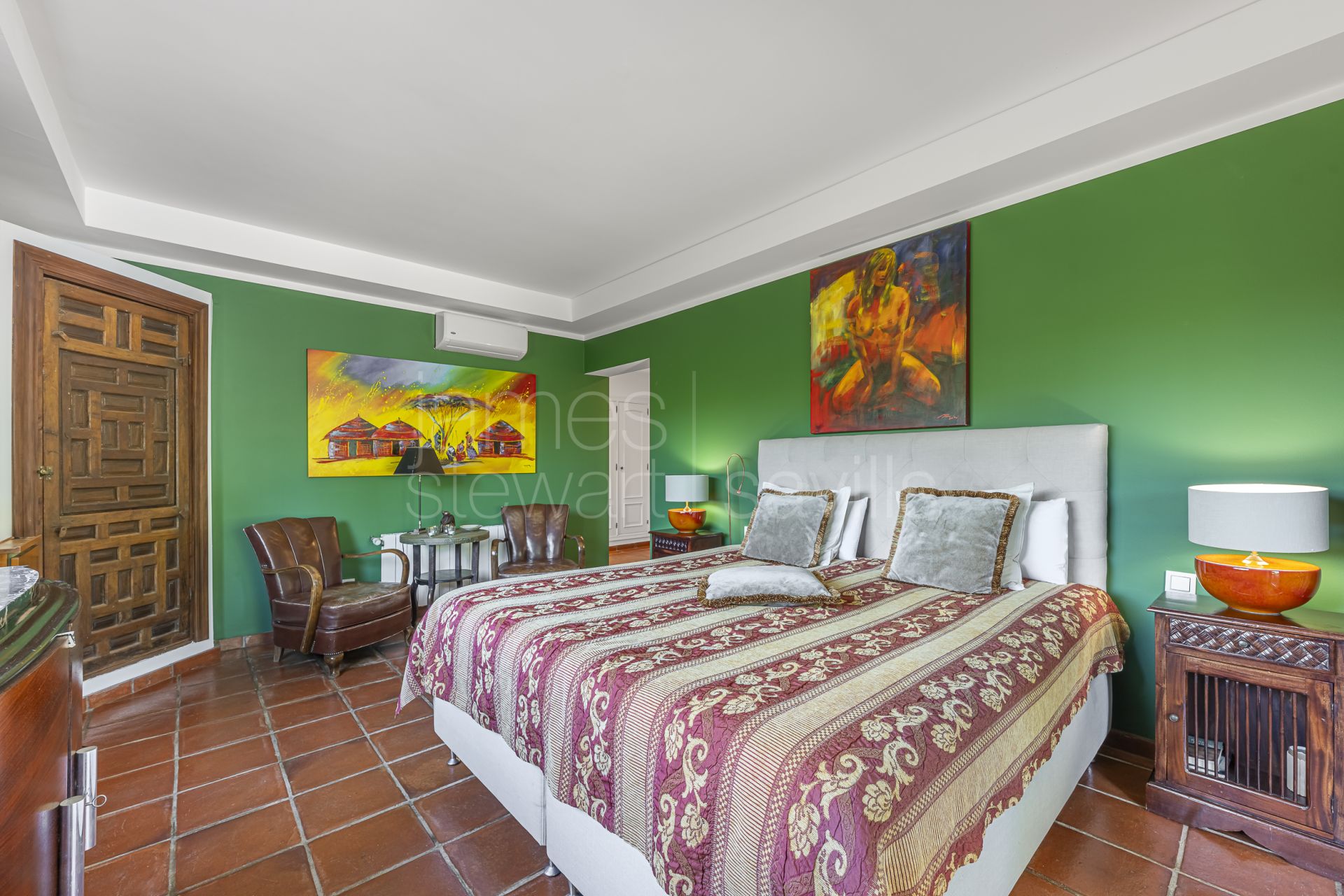 Traditional Single-Level Villa with Guest Annexe in Sotogrande Central