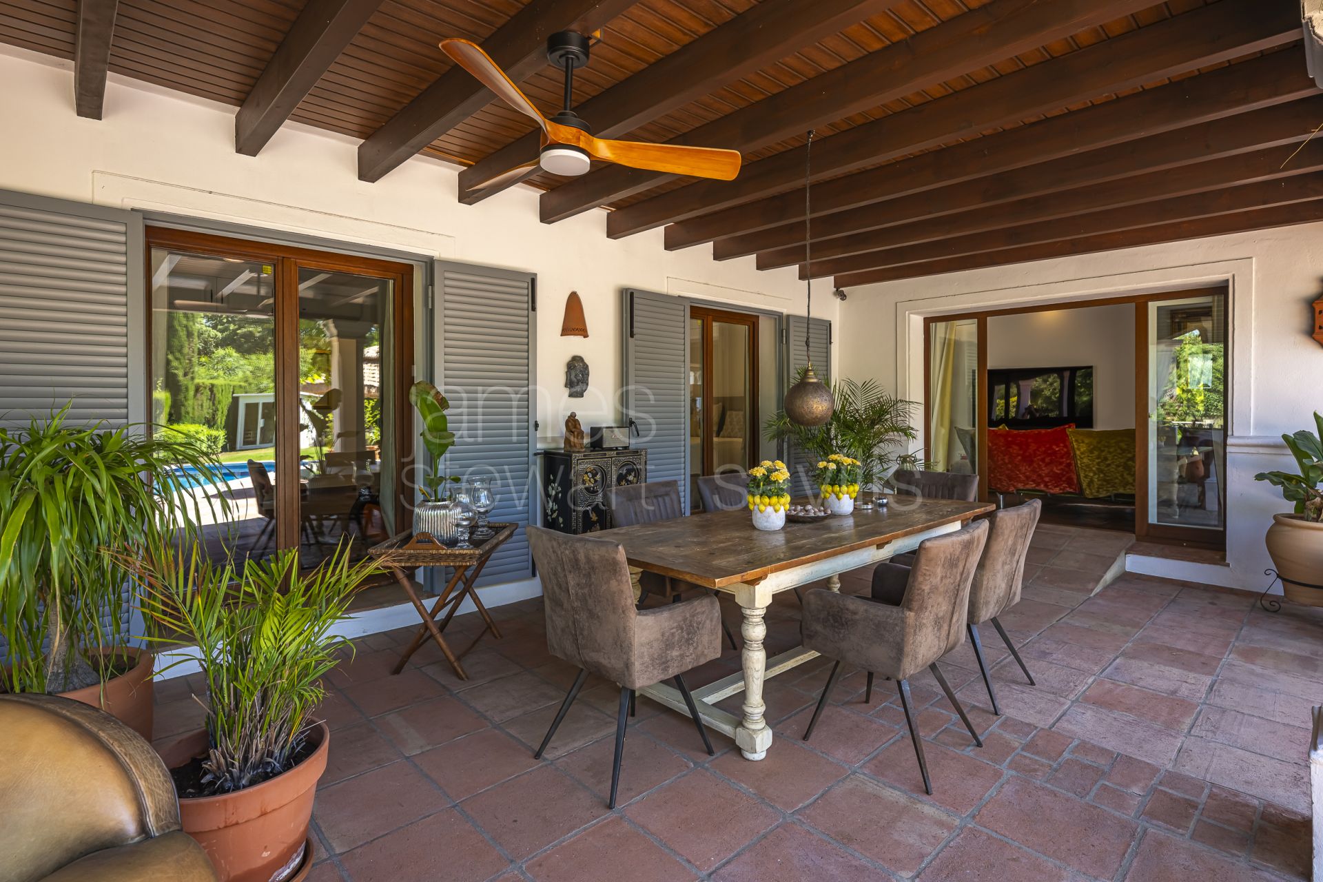 Traditional Single-Level Villa with Guest Annexe in Sotogrande Central