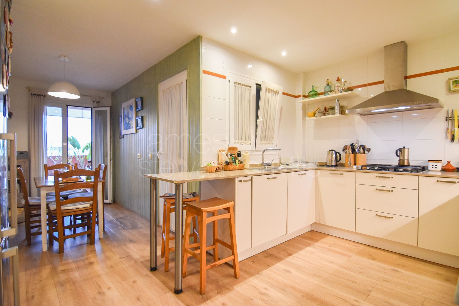 Apartamento de 3 dormitorios en La Mesana, un paso de todos los comercios de la zona