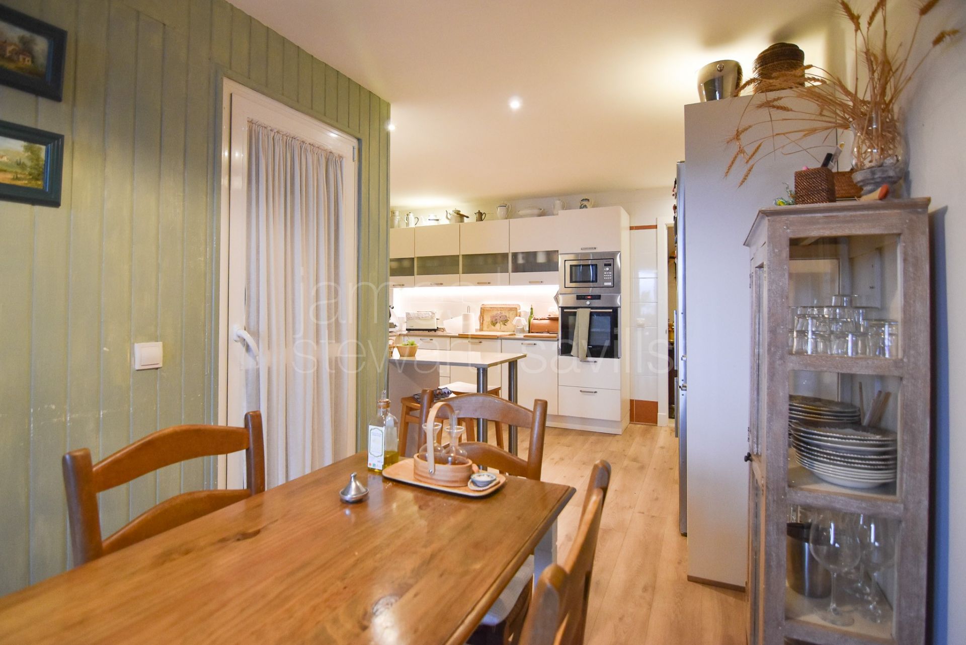 Apartamento de 3 dormitorios en La Mesana, un paso de todos los comercios de la zona