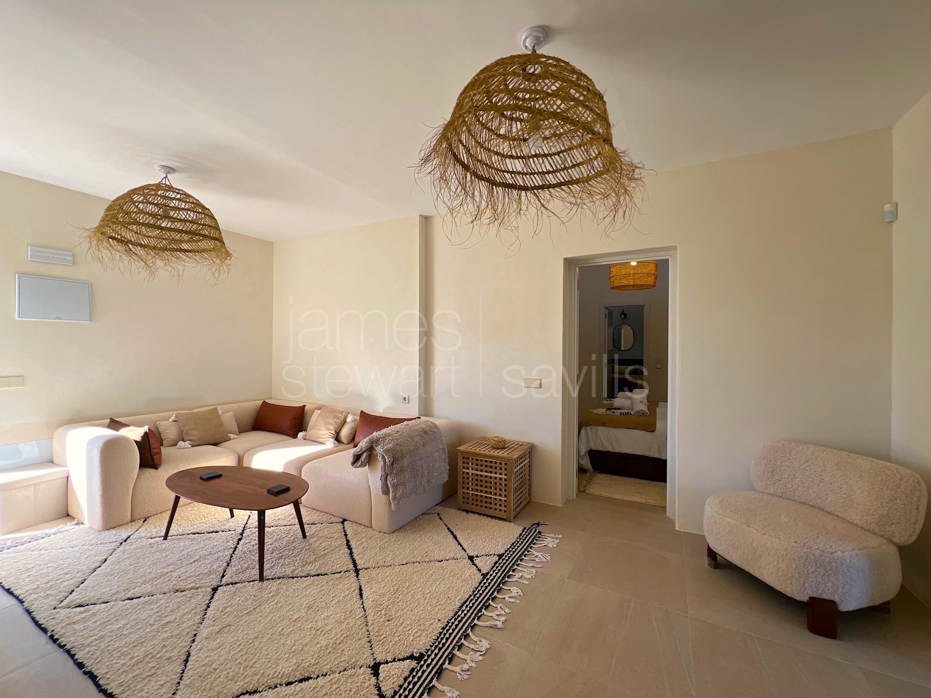 Rare opportunity to aquire a frontline beach boutique hotel