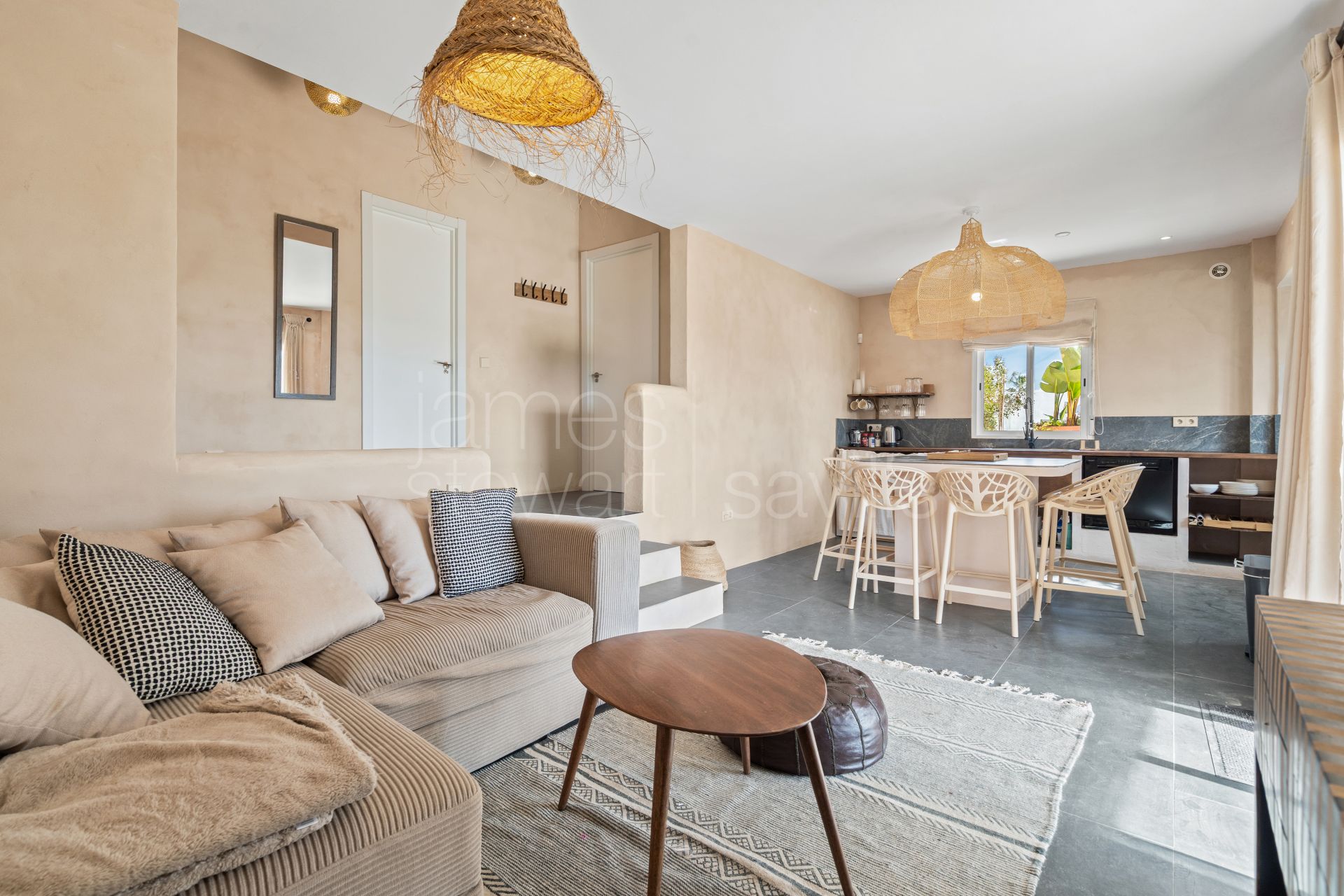 Rare opportunity to aquire a frontline beach boutique hotel