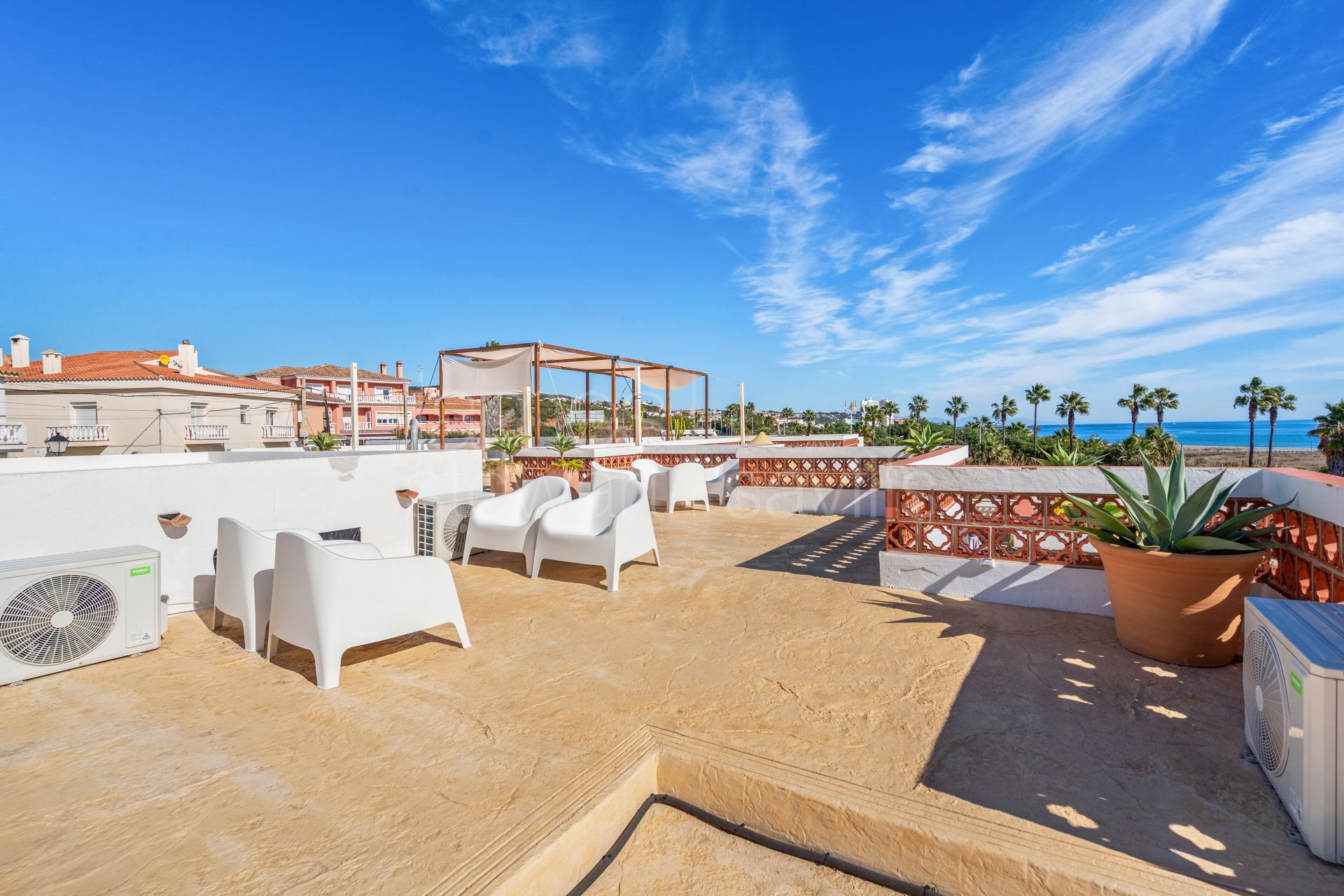 Rare opportunity to aquire a frontline beach boutique hotel