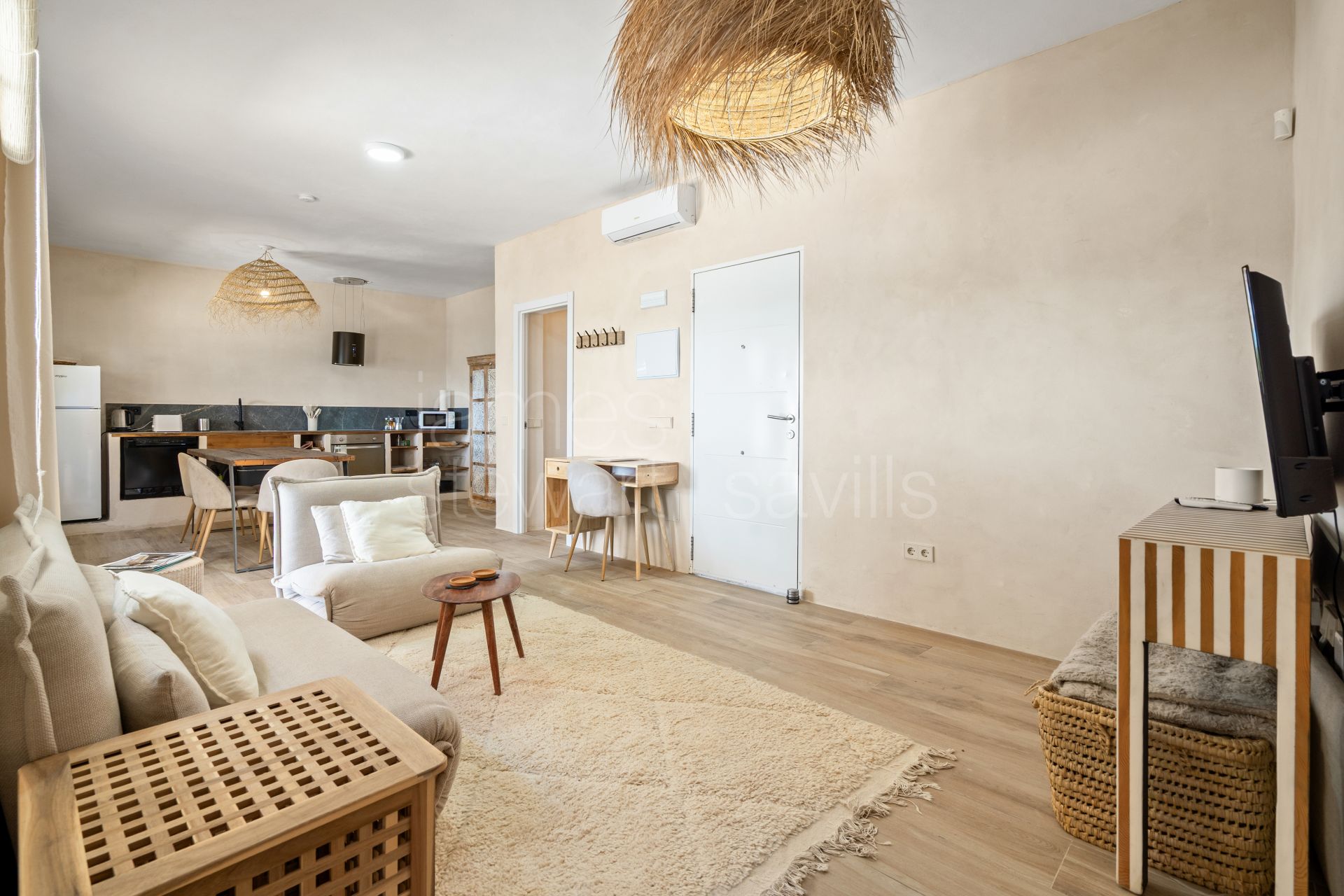 Rare opportunity to aquire a frontline beach boutique hotel