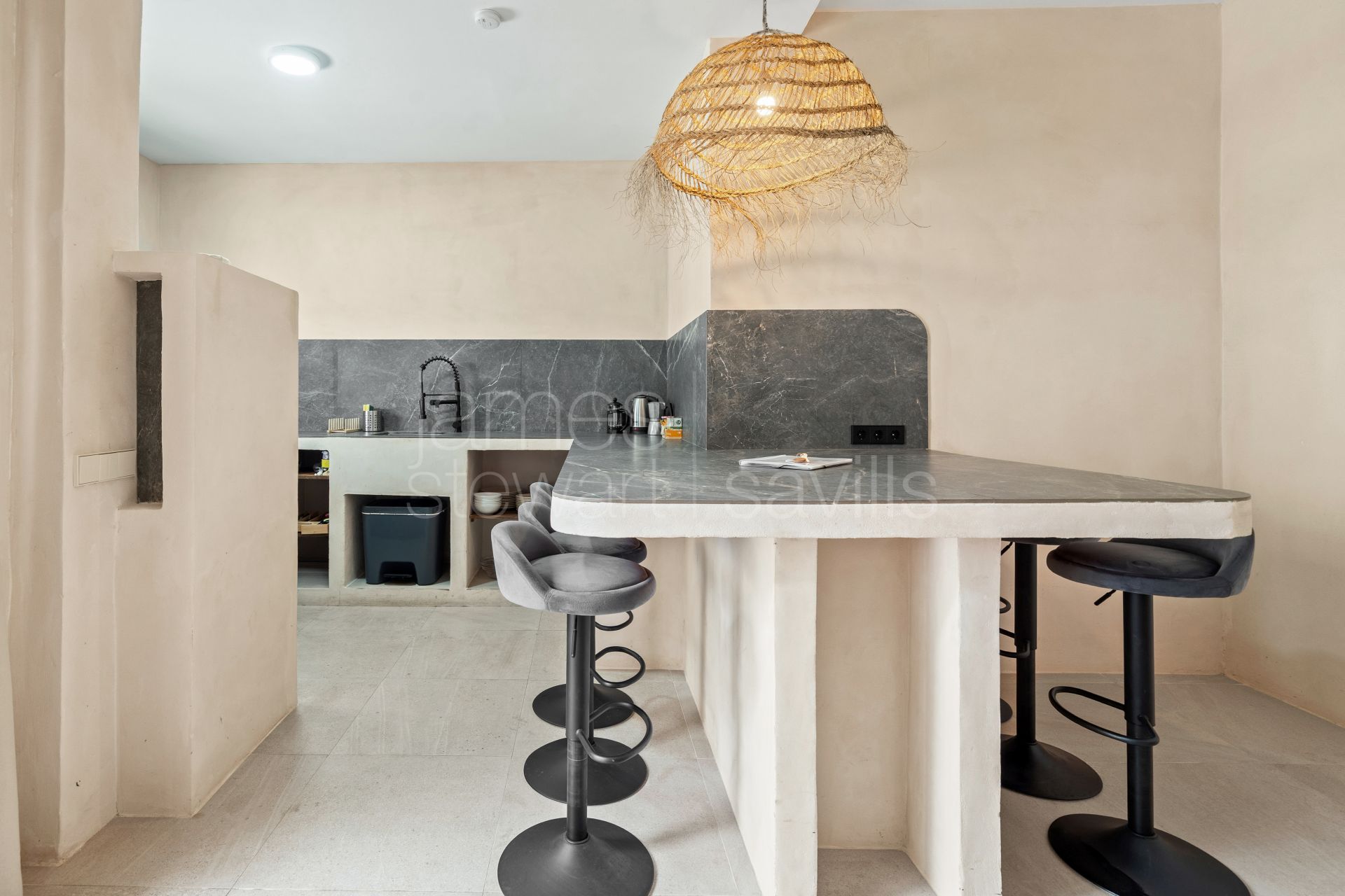 Rare opportunity to aquire a frontline beach boutique hotel