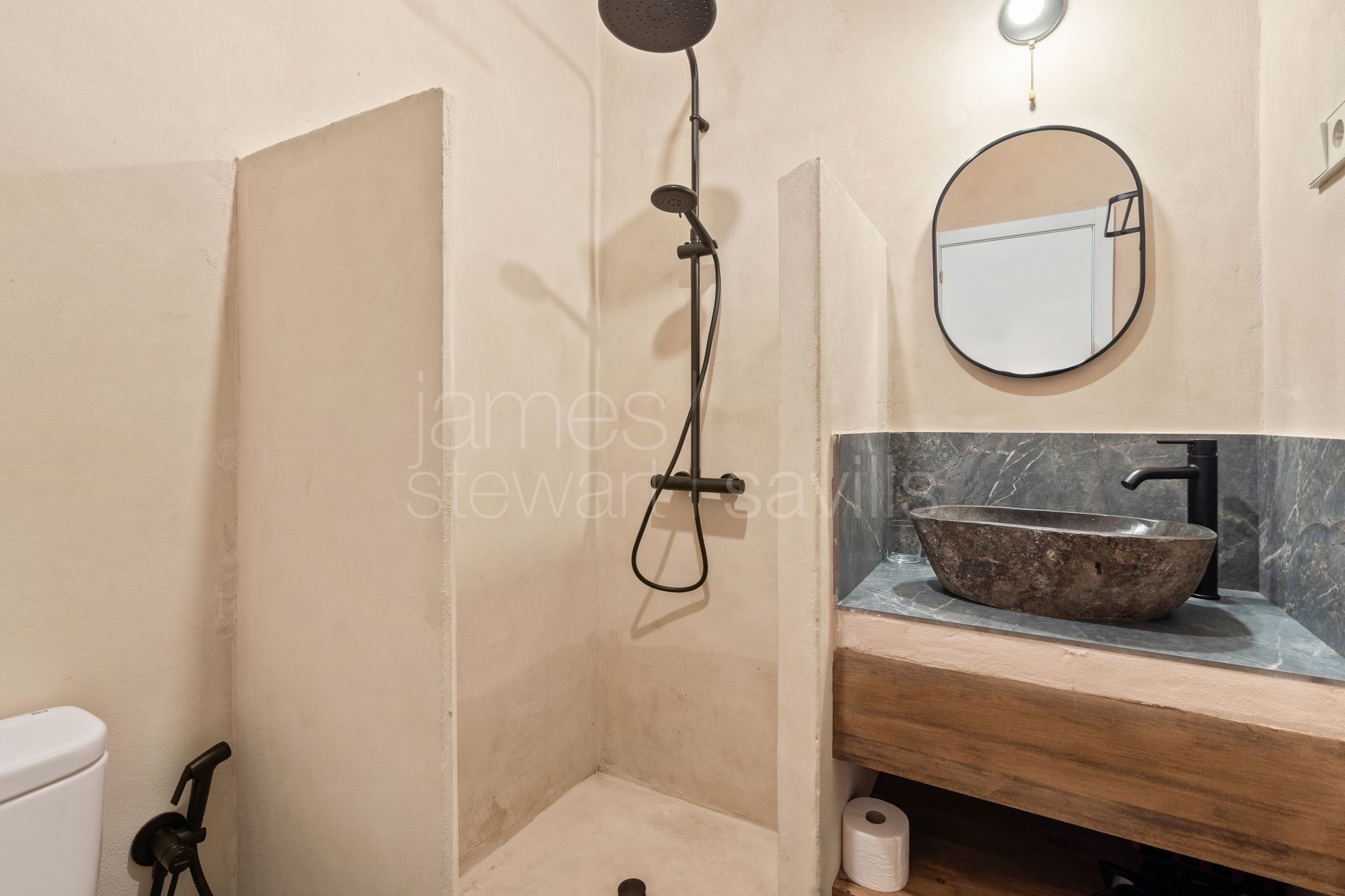 Rare opportunity to aquire a frontline beach boutique hotel