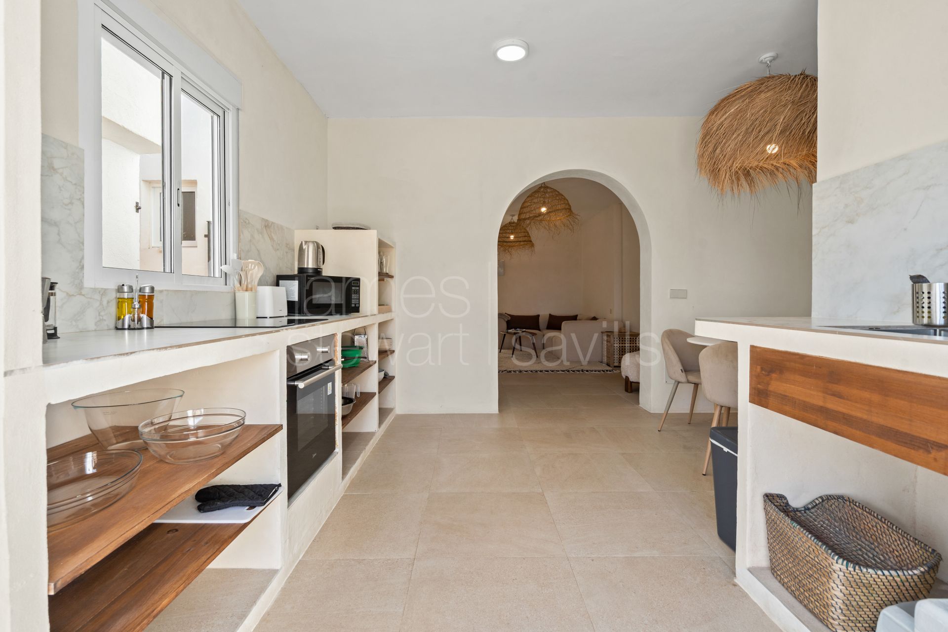 Rare opportunity to aquire a frontline beach boutique hotel