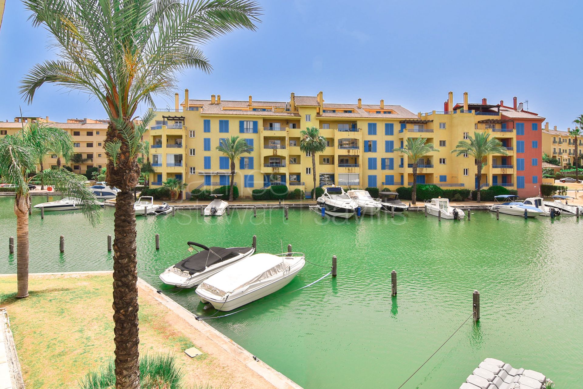 Spacious 3 bedroom apartment in La Marina de Sotogrande