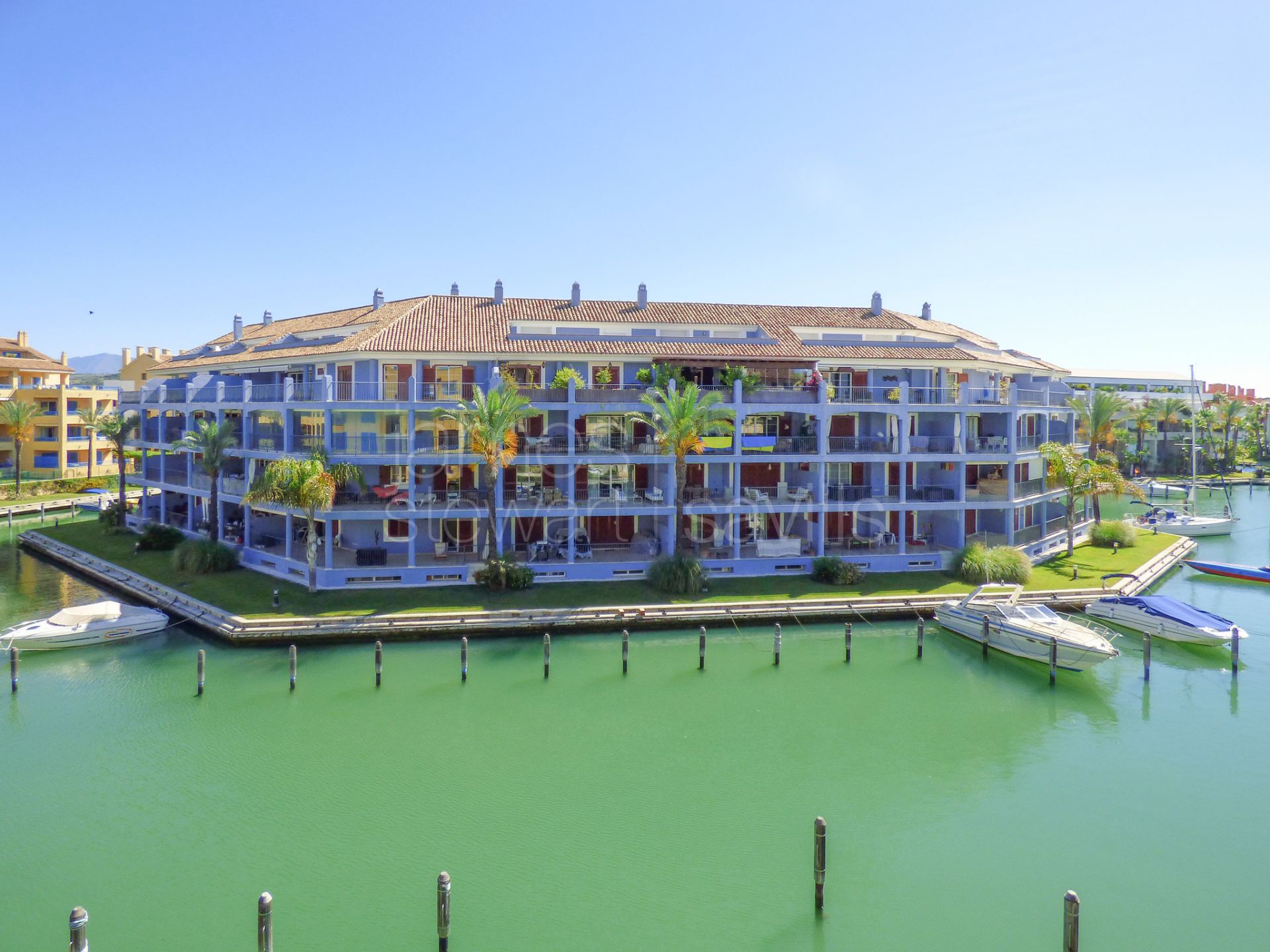 Spacious 3 bedroom apartment in La Marina de Sotogrande