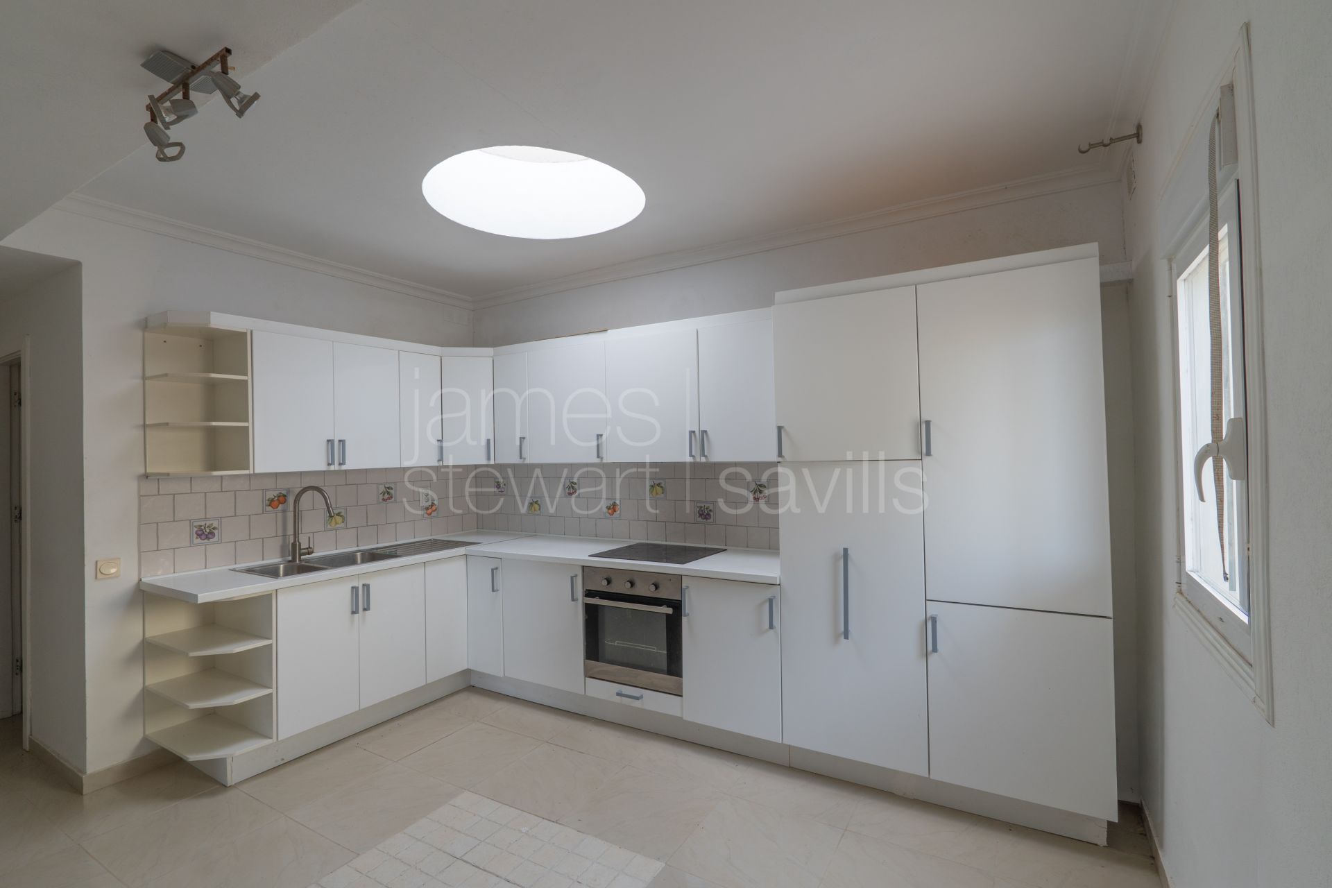 Sea View Villa with Private Beach Access in Torreguadiaro