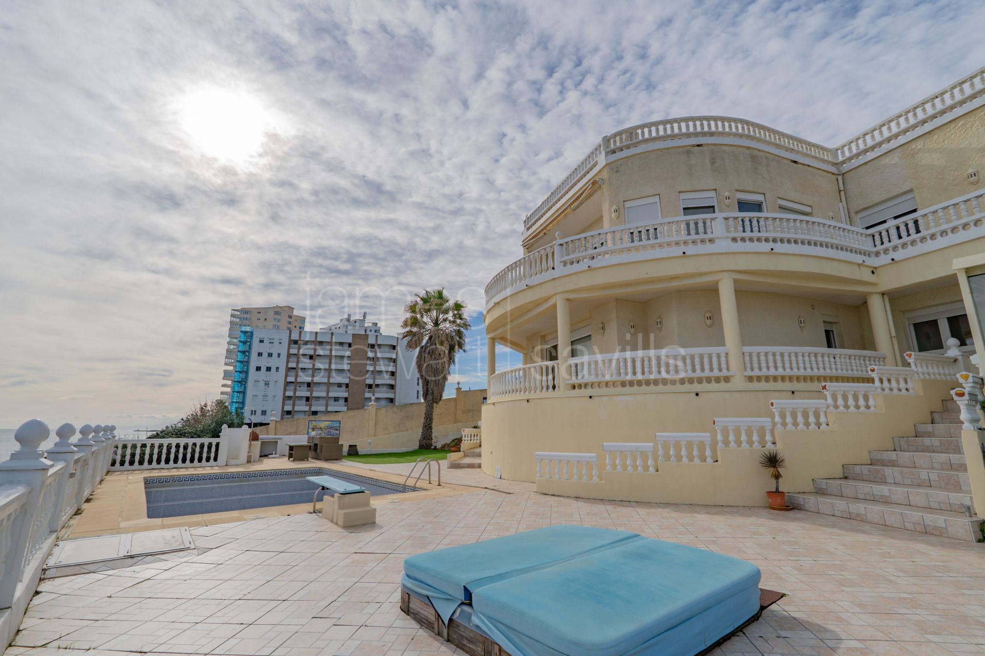 Sea View Villa with Private Beach Access in Torreguadiaro