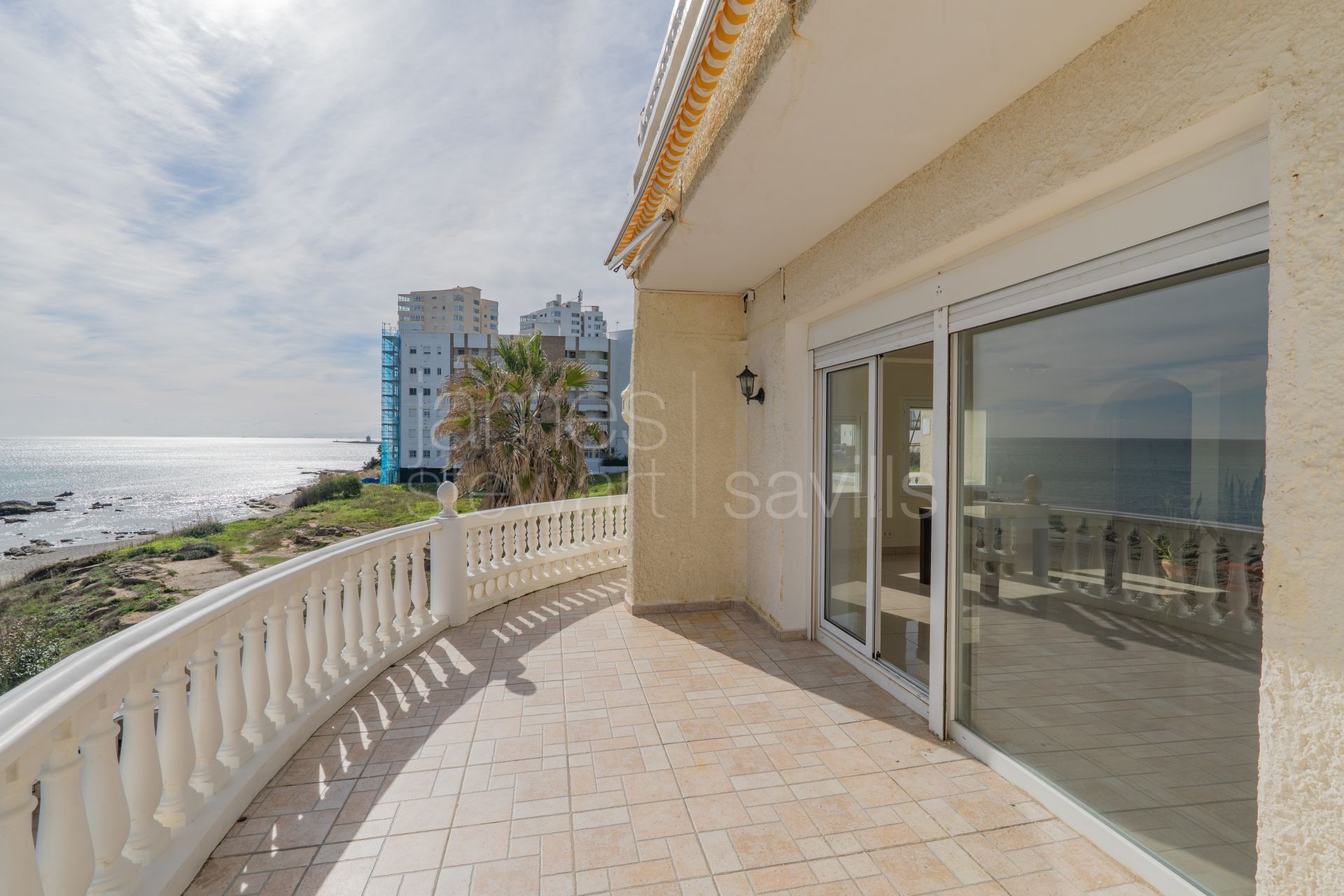 Sea View Villa with Private Beach Access in Torreguadiaro