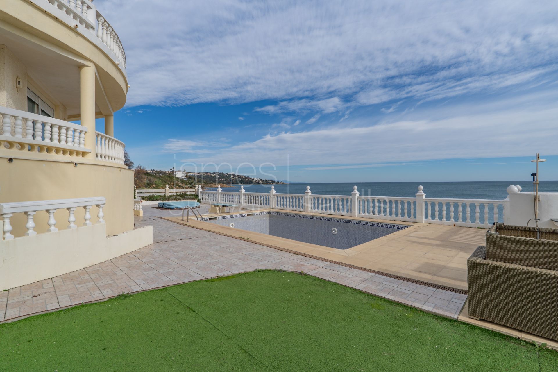 Sea View Villa with Private Beach Access in Torreguadiaro