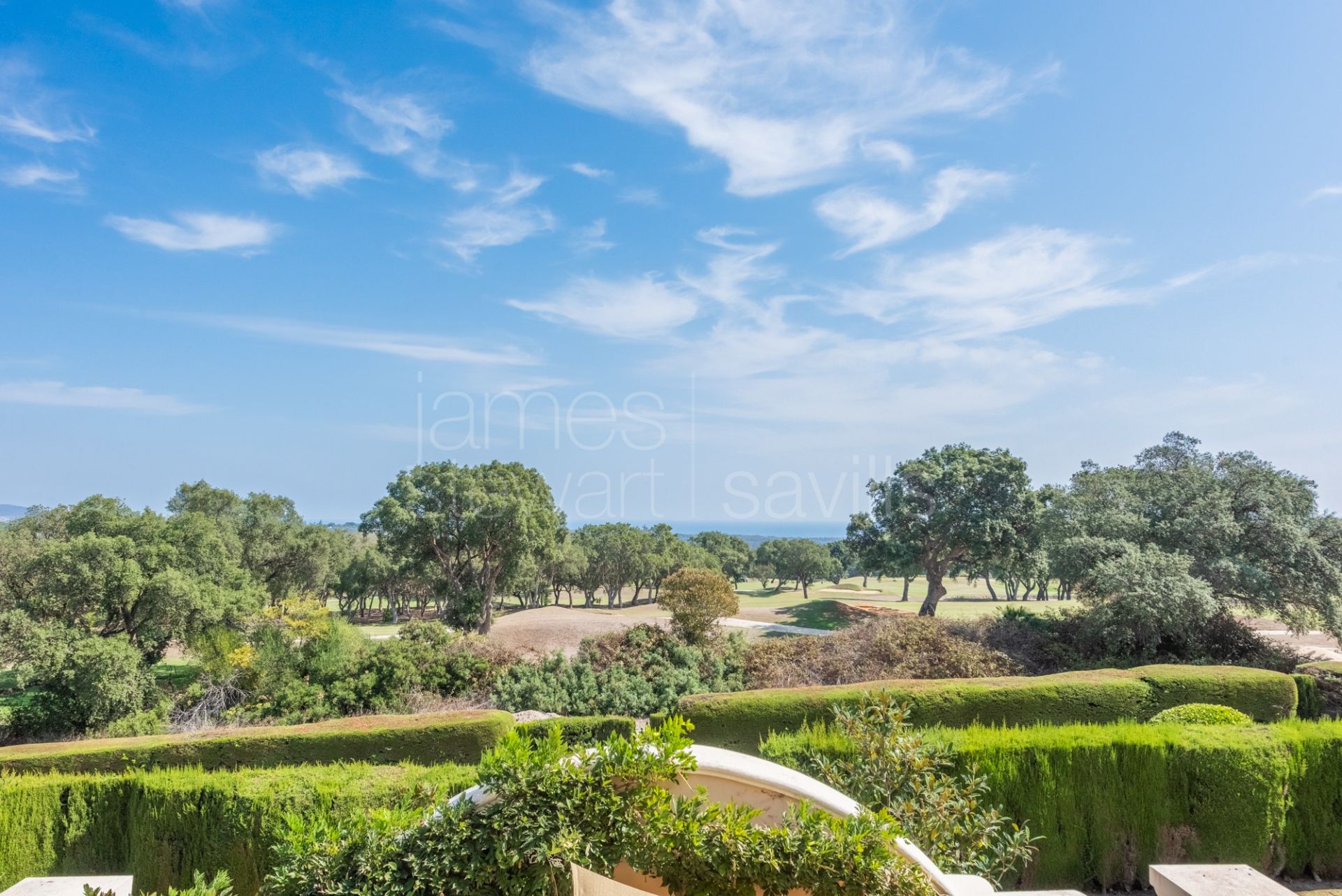 Excelente villa en primera linea del golf del San Roque Golf Resort