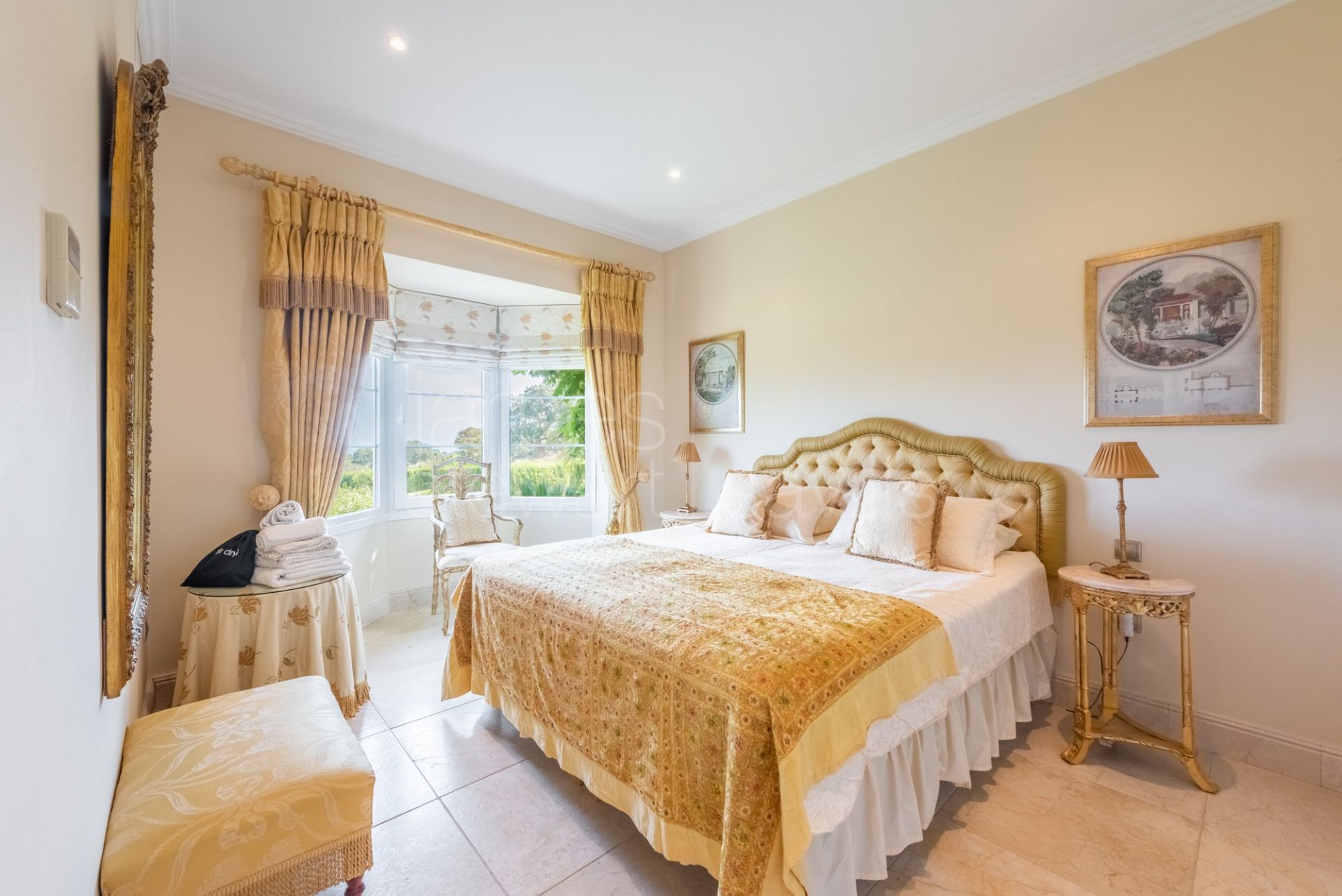 Excelente villa en primera linea del golf del San Roque Golf Resort