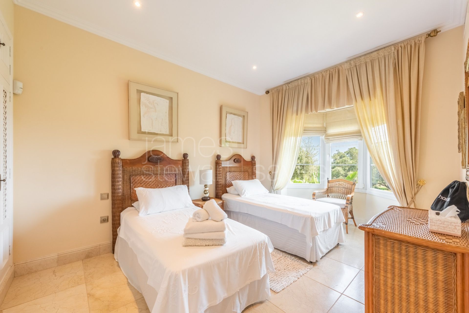 Excelente villa en primera linea del golf del San Roque Golf Resort