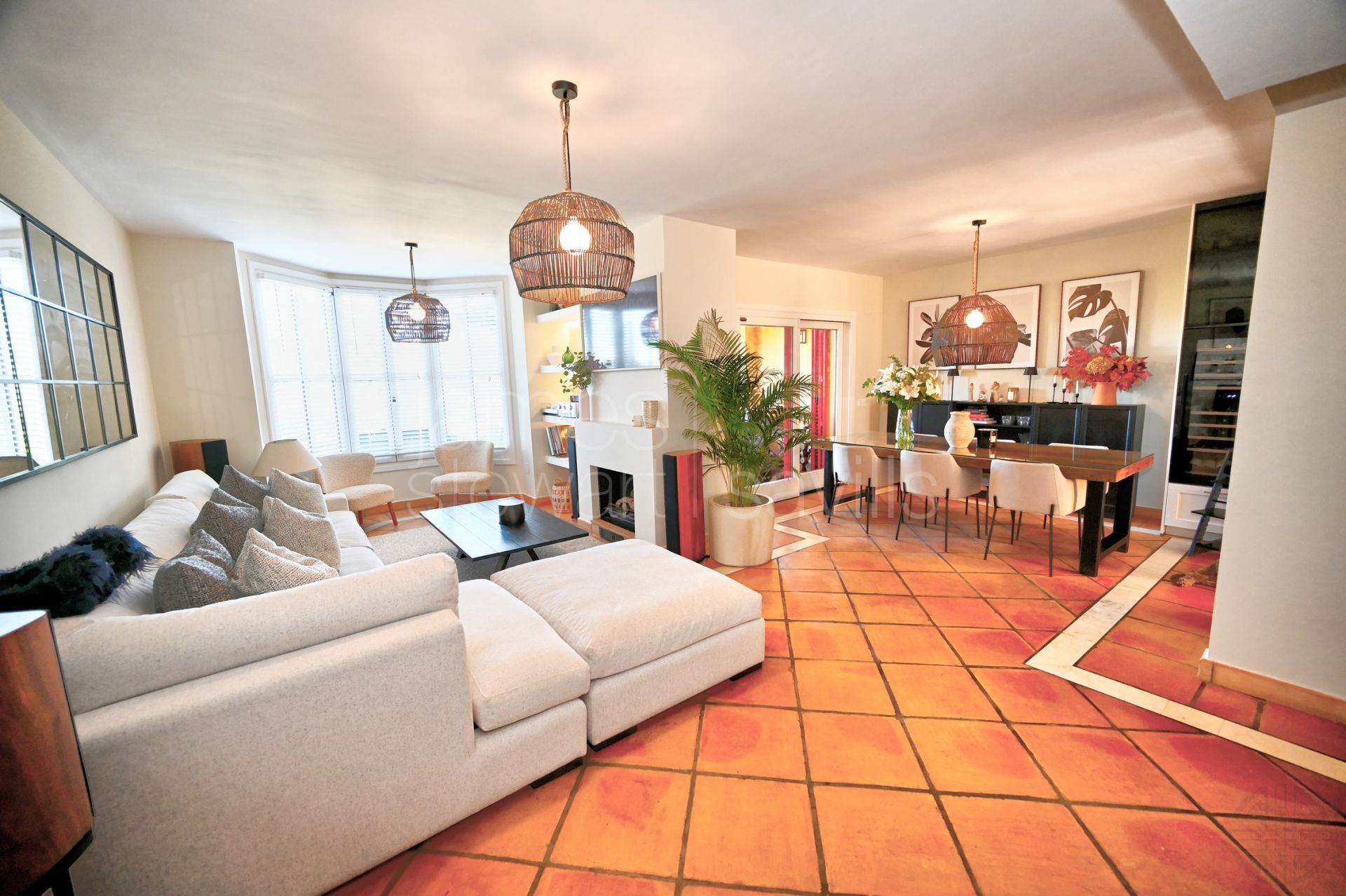 Three-Bedroom Townhouse for Sale in Los Cármenes with Communal Pool
