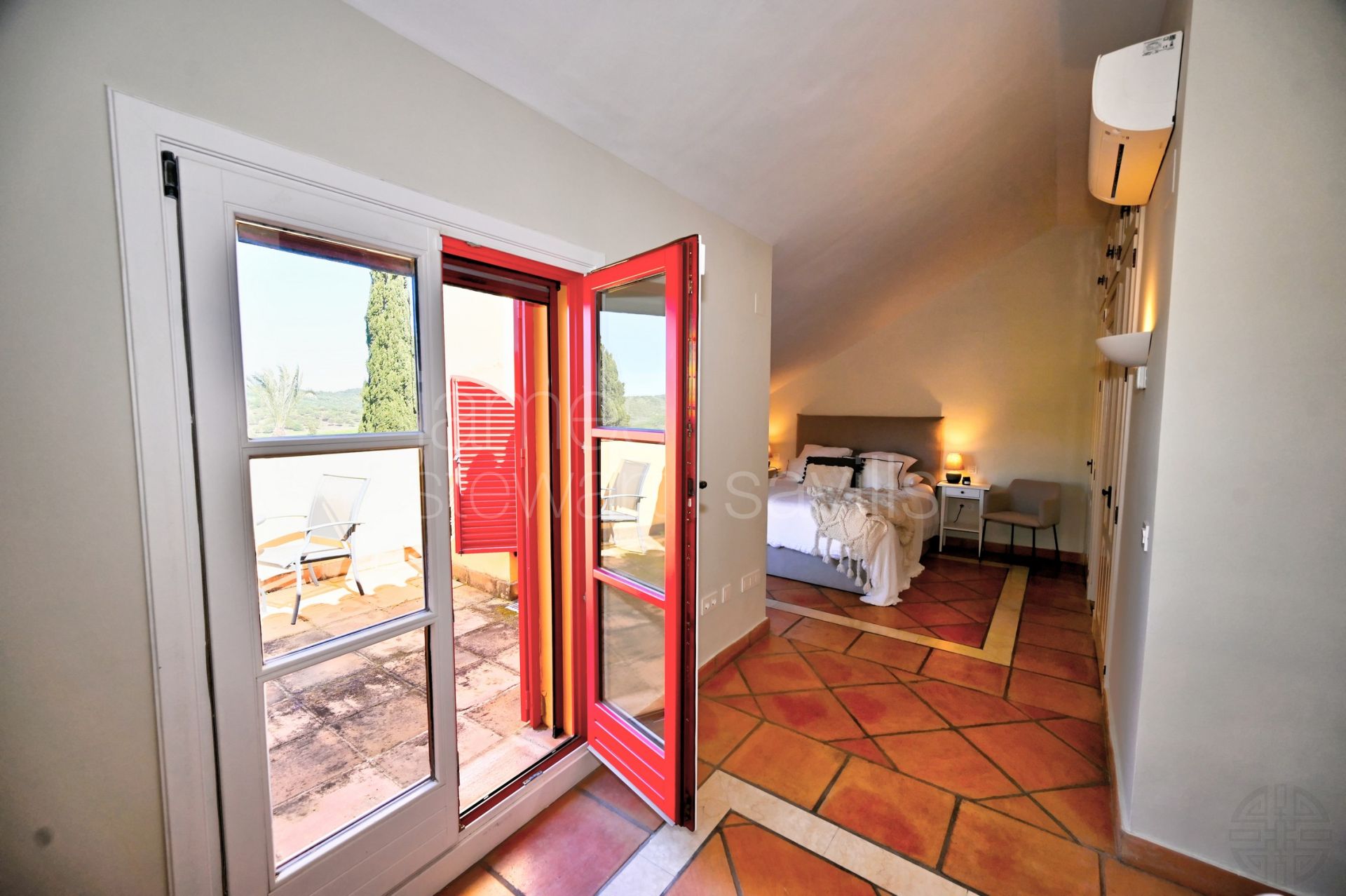 Three-Bedroom Townhouse for Sale in Los Cármenes with Communal Pool