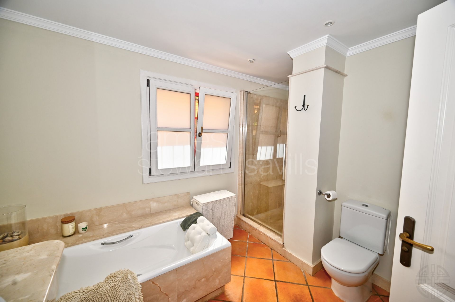 Three-Bedroom Townhouse for Sale in Los Cármenes with Communal Pool
