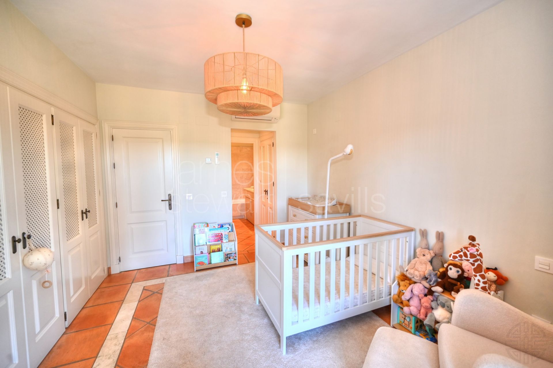 Three-Bedroom Townhouse for Sale in Los Cármenes with Communal Pool