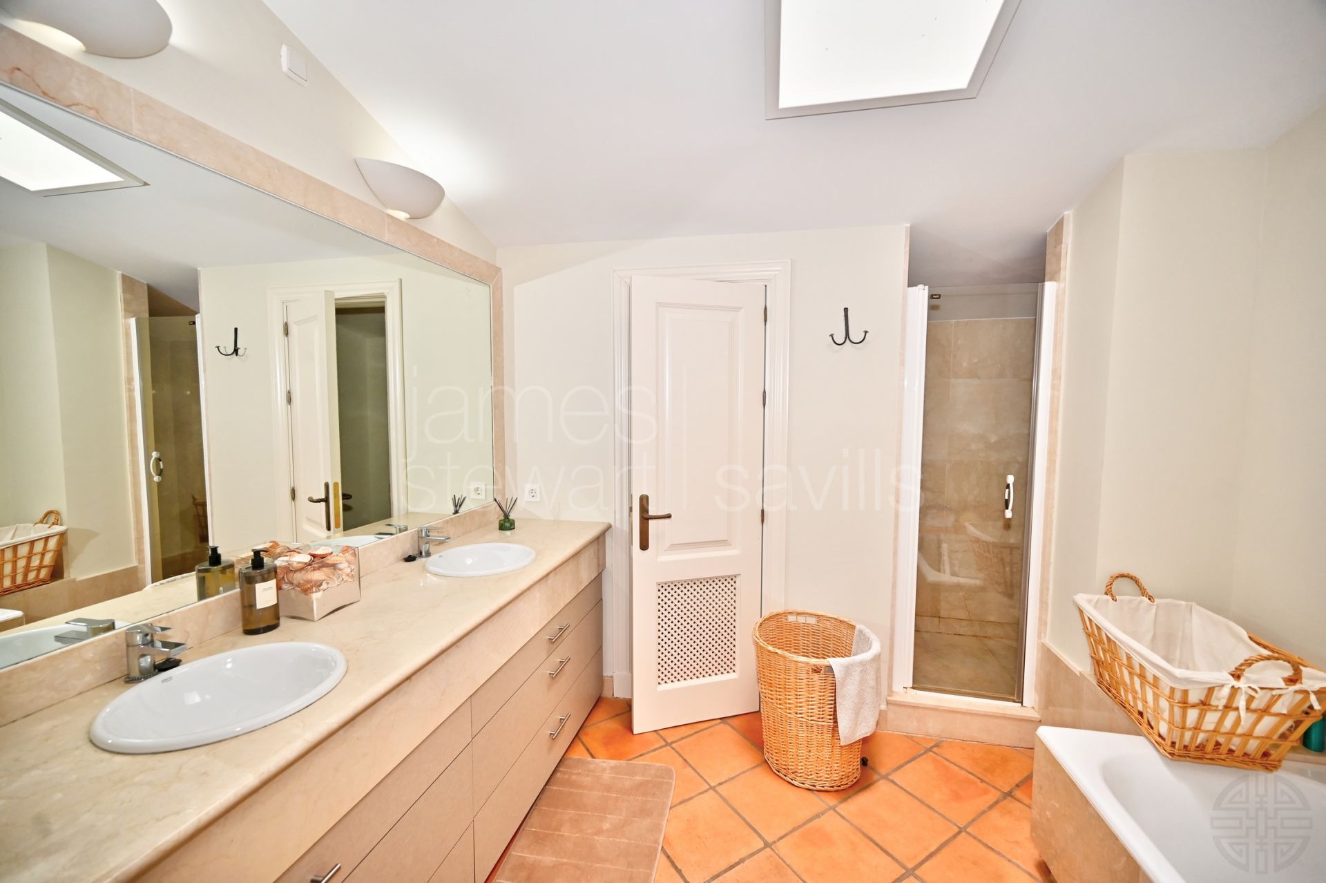 Three-Bedroom Townhouse for Sale in Los Cármenes with Communal Pool