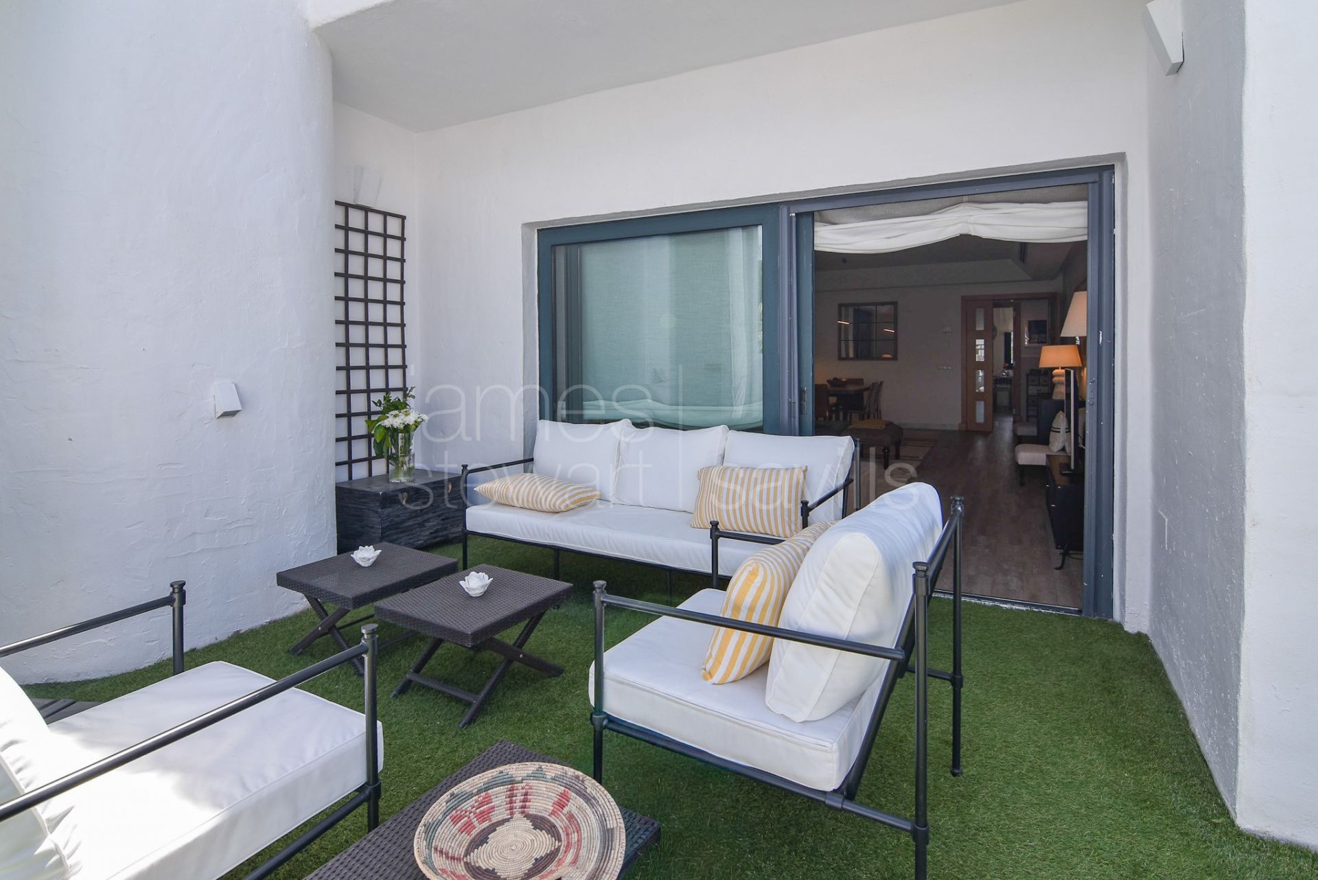 Immaculate 2 bedroom apartment in the El Polo community, Sotogrande Costa