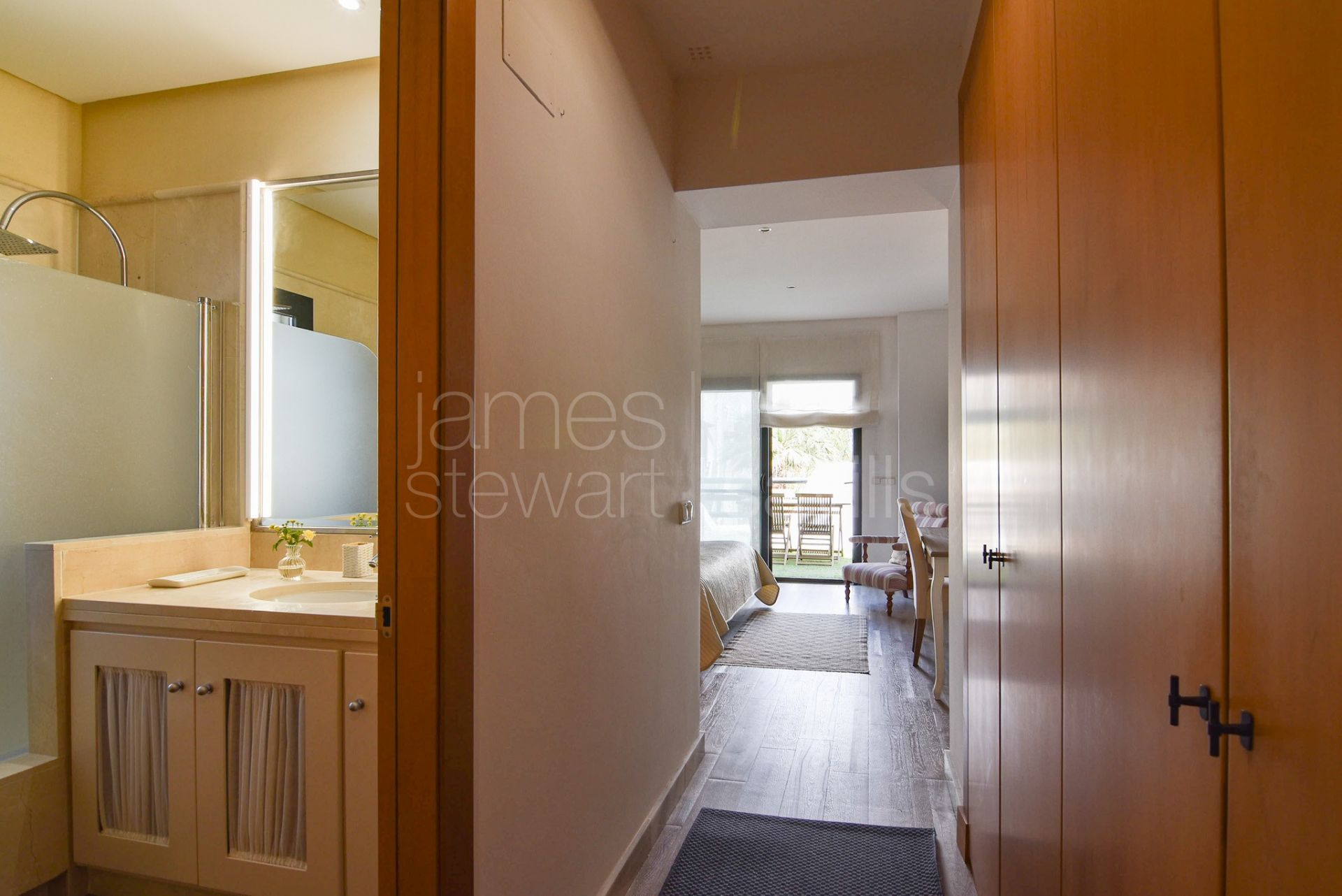 Immaculate 2 bedroom apartment in the El Polo community, Sotogrande Costa