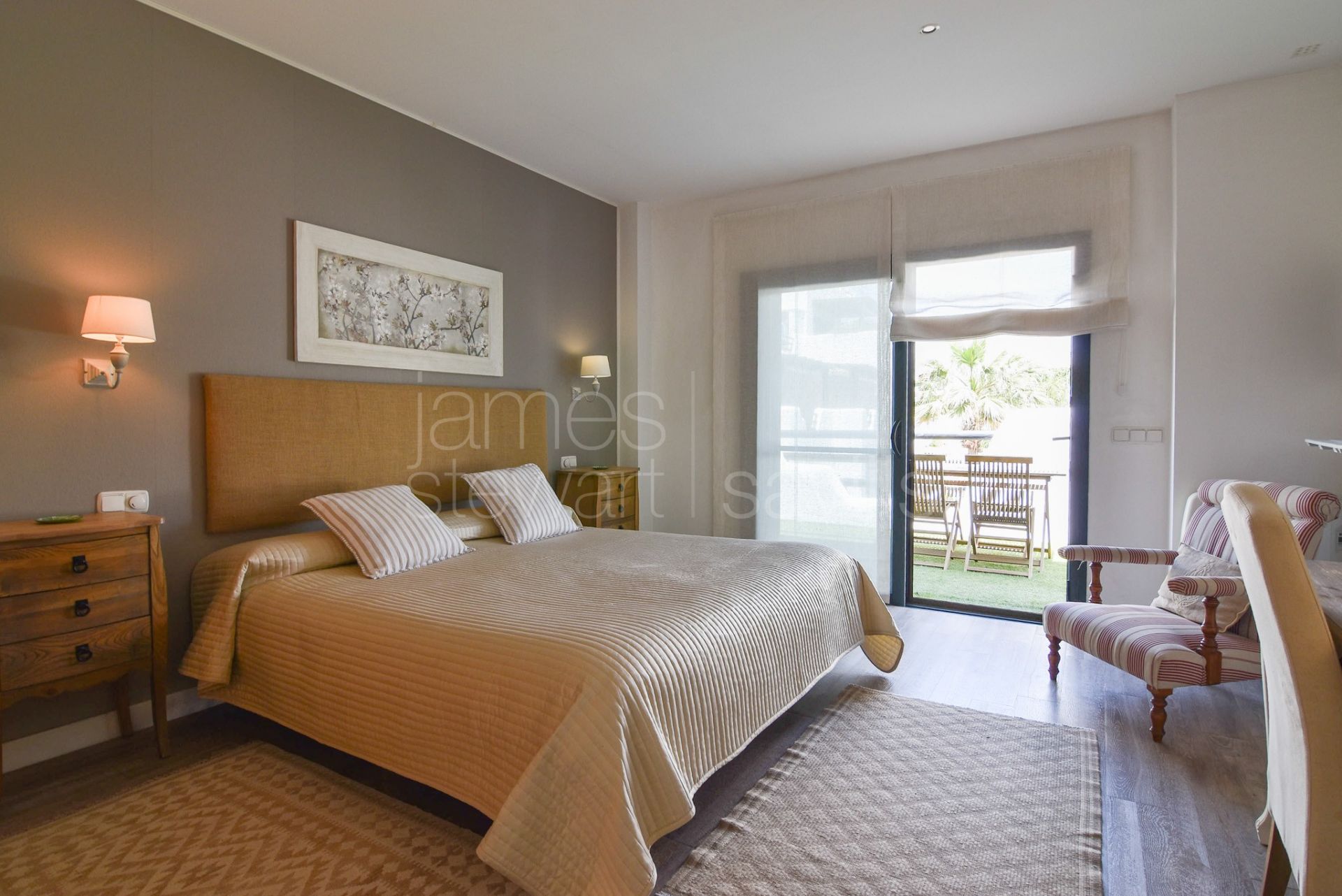 Immaculate 2 bedroom apartment in the El Polo community, Sotogrande Costa