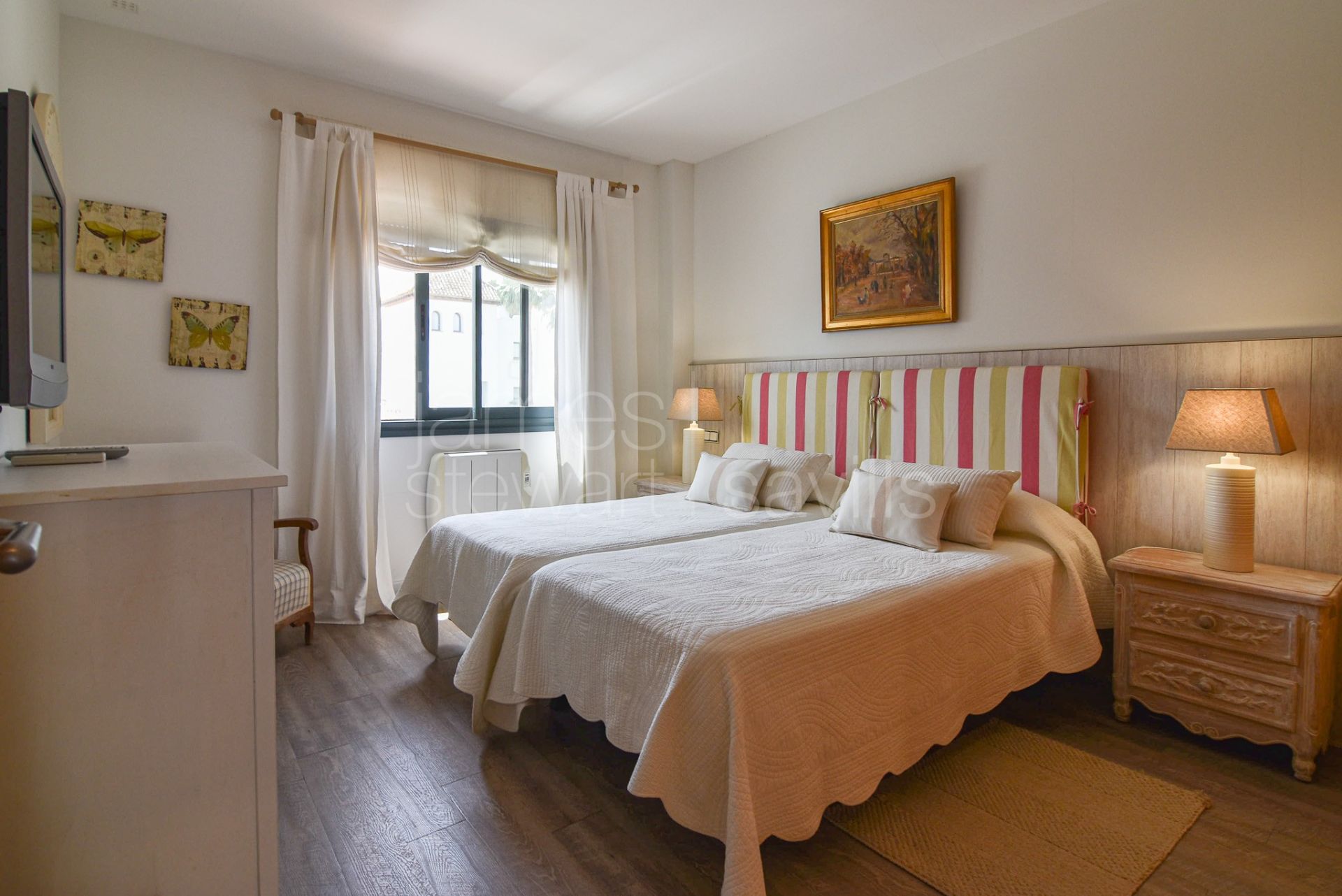 Immaculate 2 bedroom apartment in the El Polo community, Sotogrande Costa