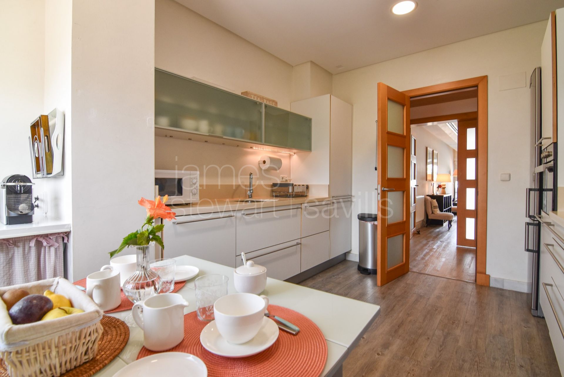 Immaculate 2 bedroom apartment in the El Polo community, Sotogrande Costa