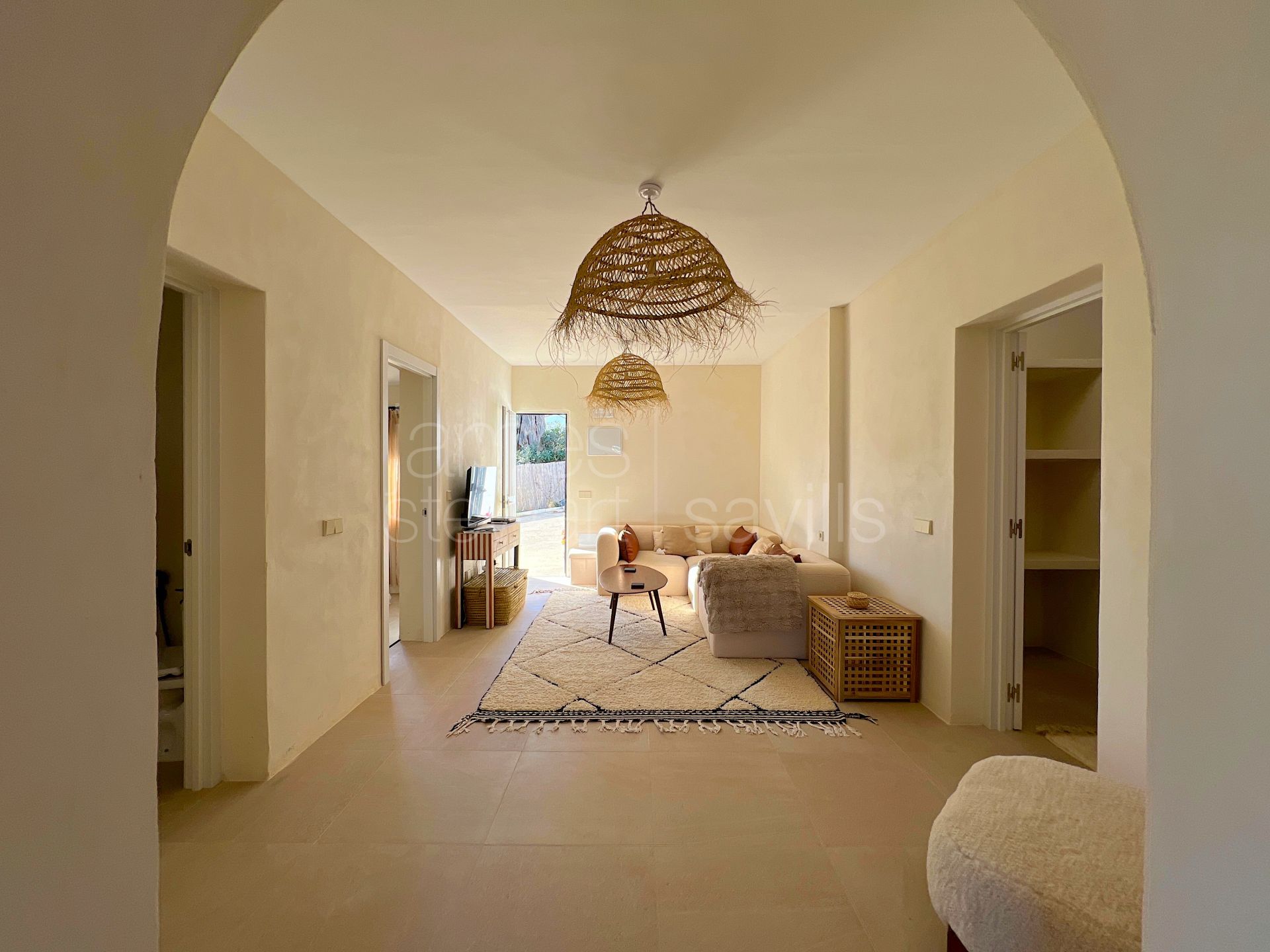 Oportunidad única en Sotogrande para vivir junto a la playa en un espacio residencial con varias unidades