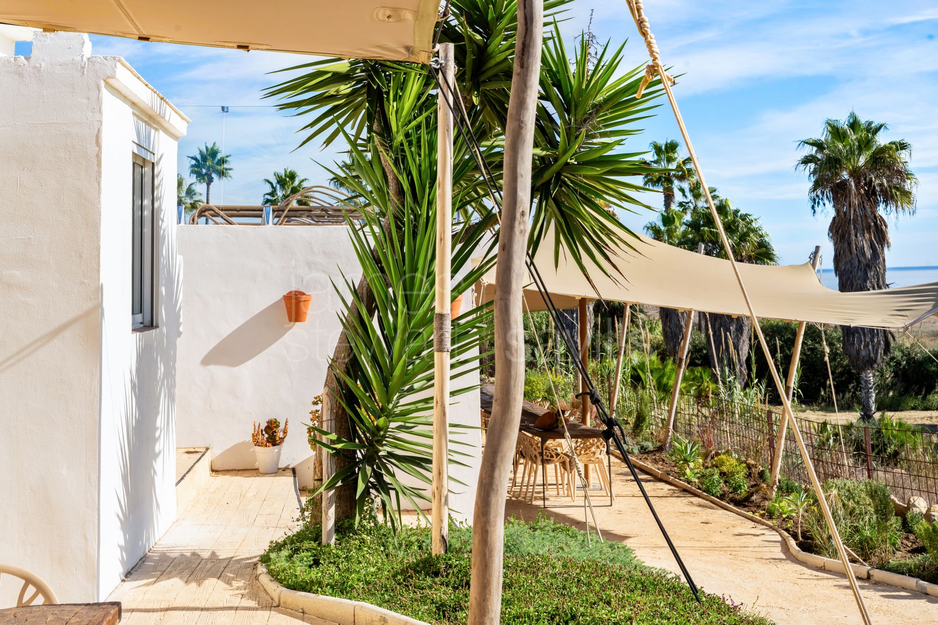 Oportunidad única en Sotogrande para vivir junto a la playa en un espacio residencial con varias unidades