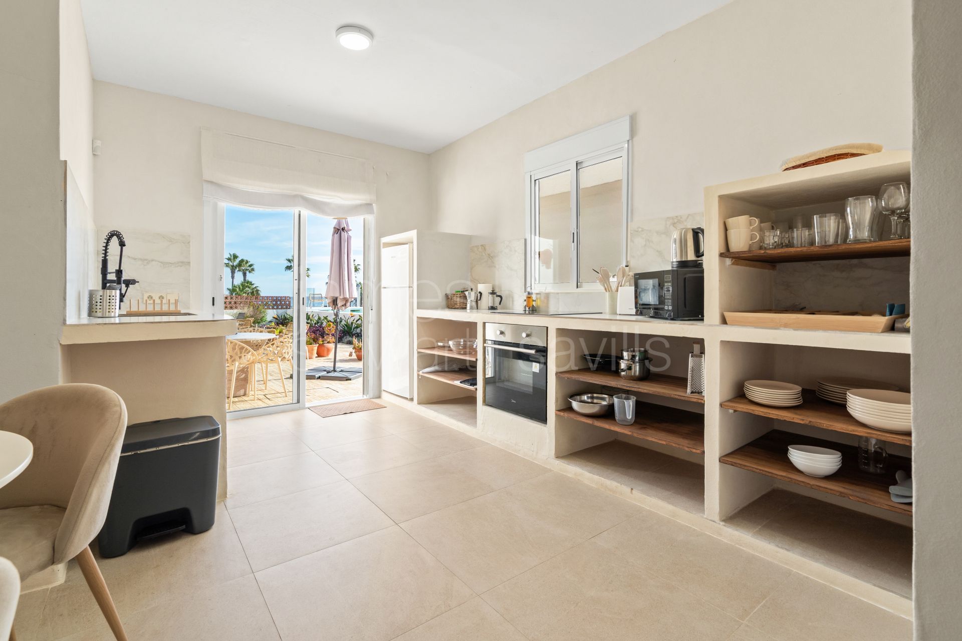 Oportunidad única en Sotogrande para vivir junto a la playa en un espacio residencial con varias unidades