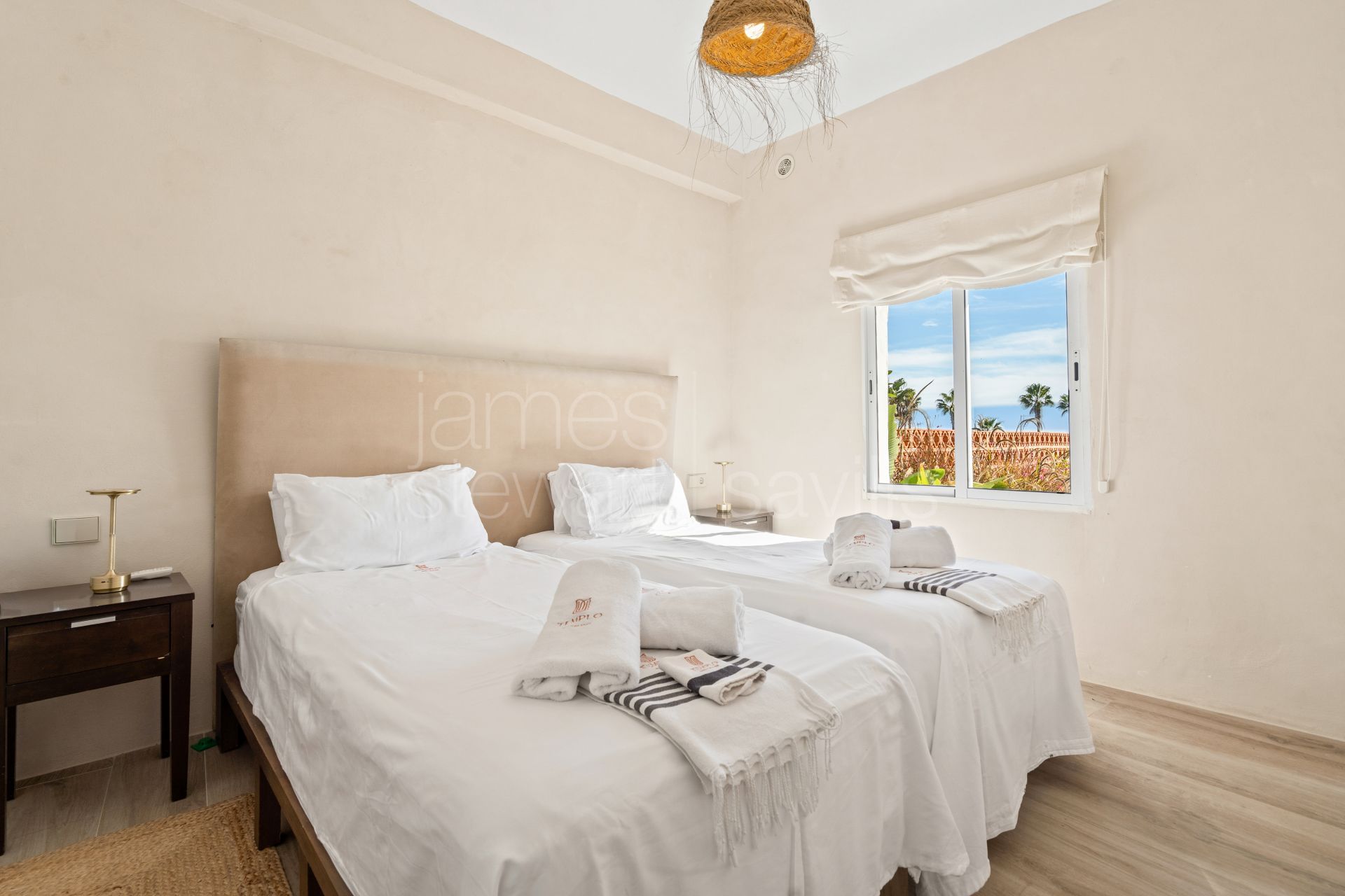 Oportunidad única en Sotogrande para vivir junto a la playa en un espacio residencial con varias unidades