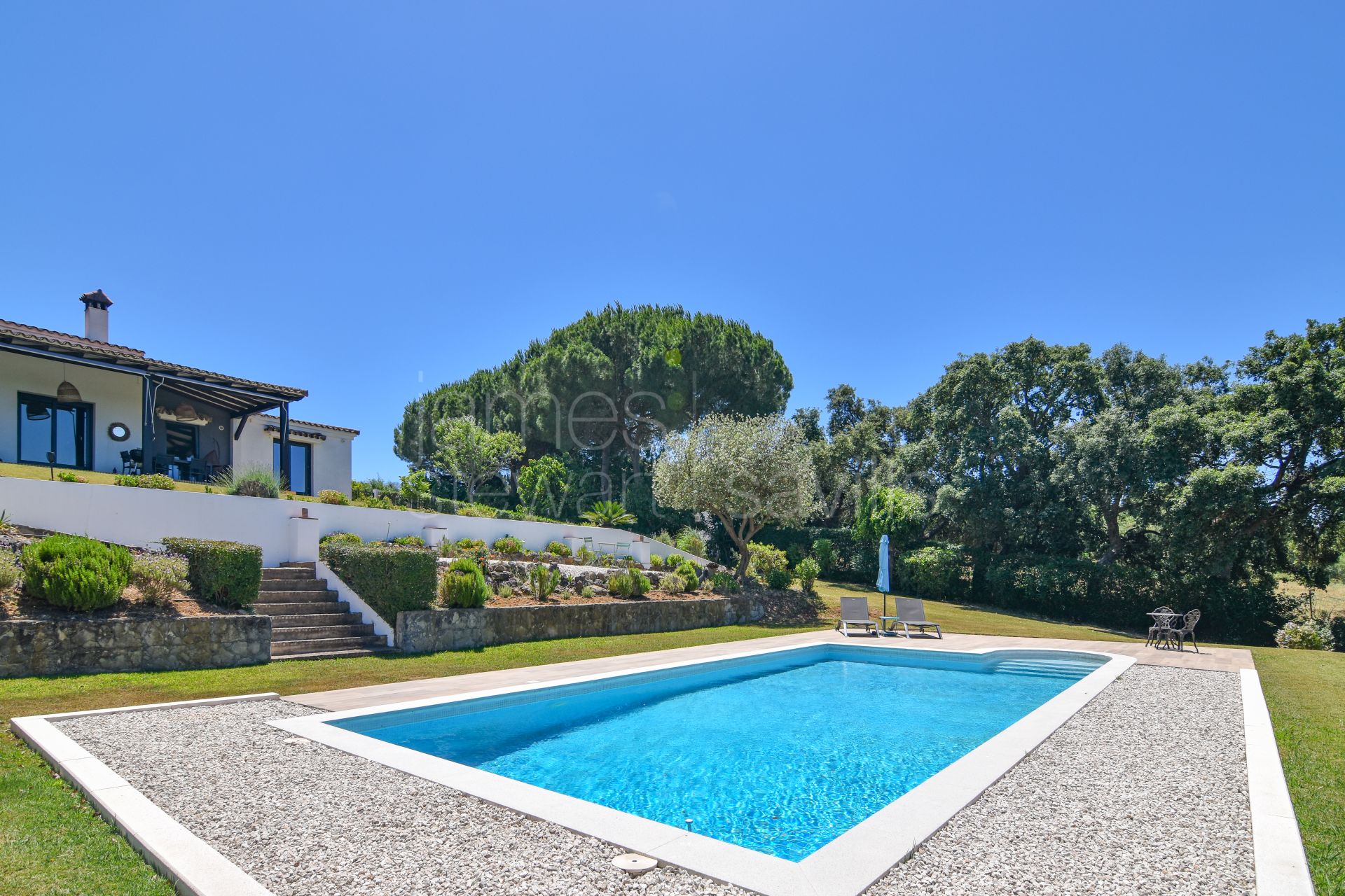 Fantastic country house with stables on nearly 8 acres of land only 10 mins from the coast