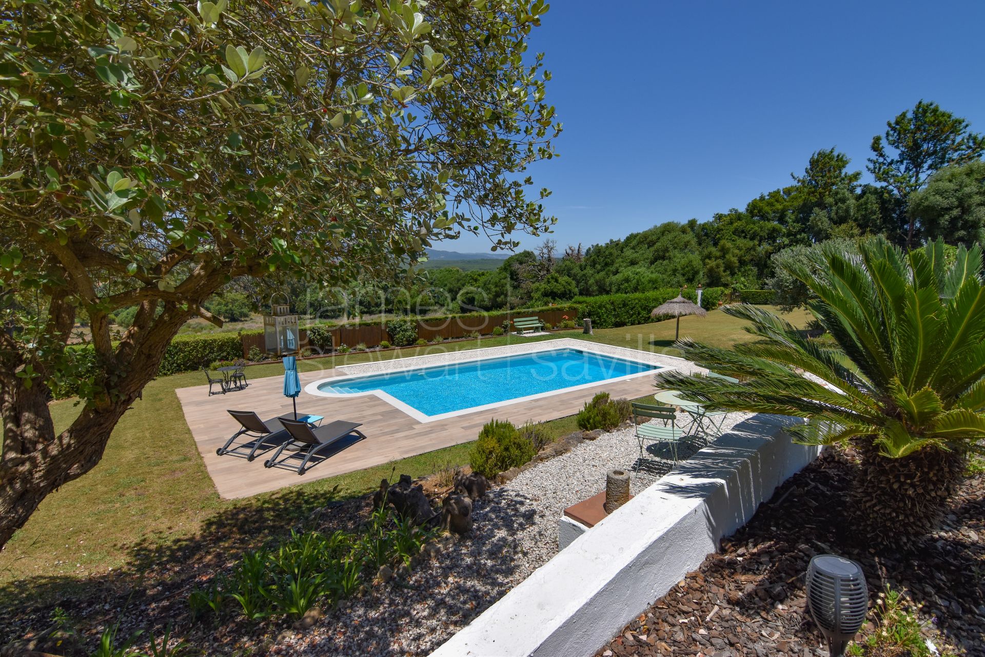 Fantastic country house with stables on nearly 8 acres of land only 10 mins from the coast