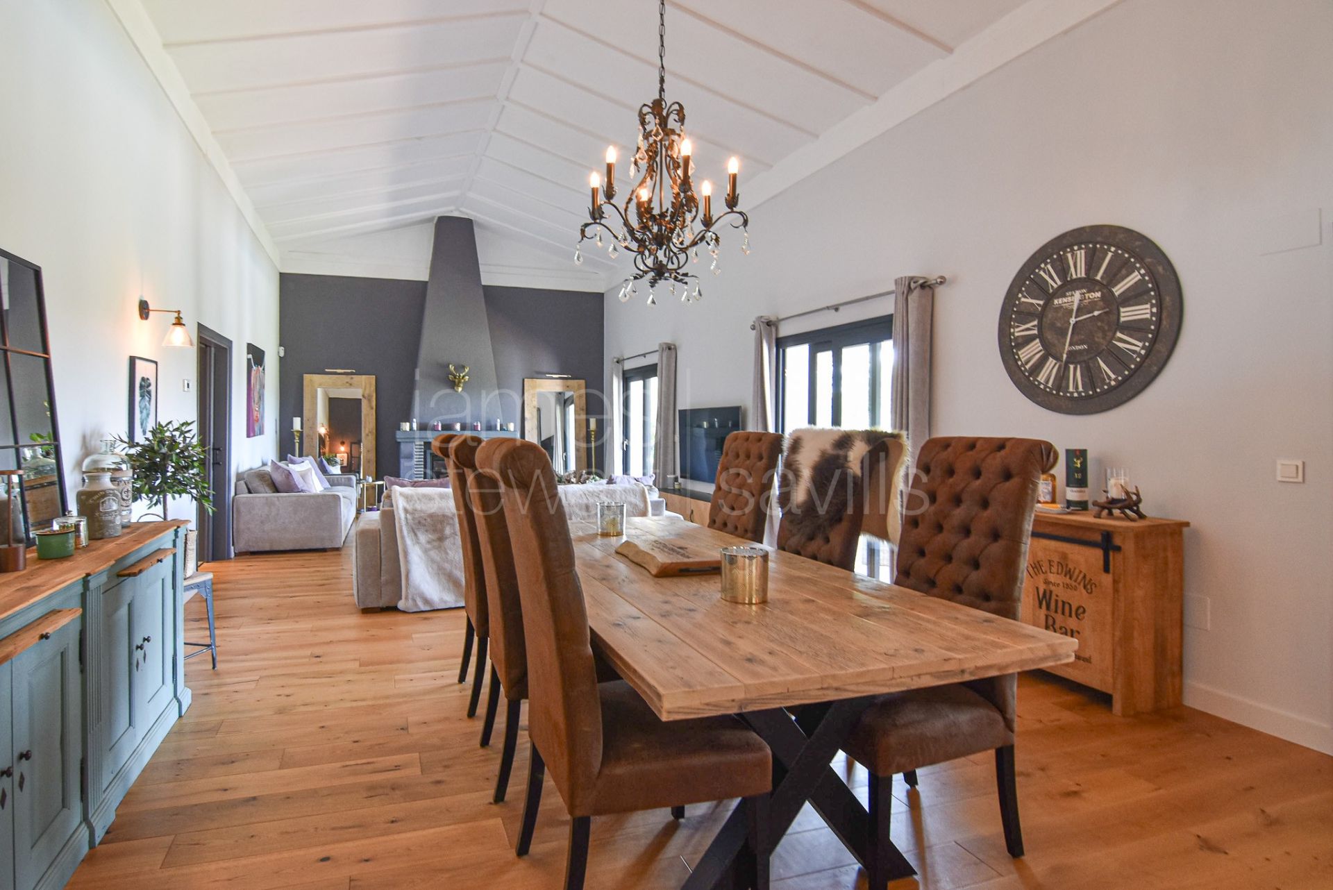 Fantastic country house with stables on nearly 8 acres of land only 10 mins from the coast