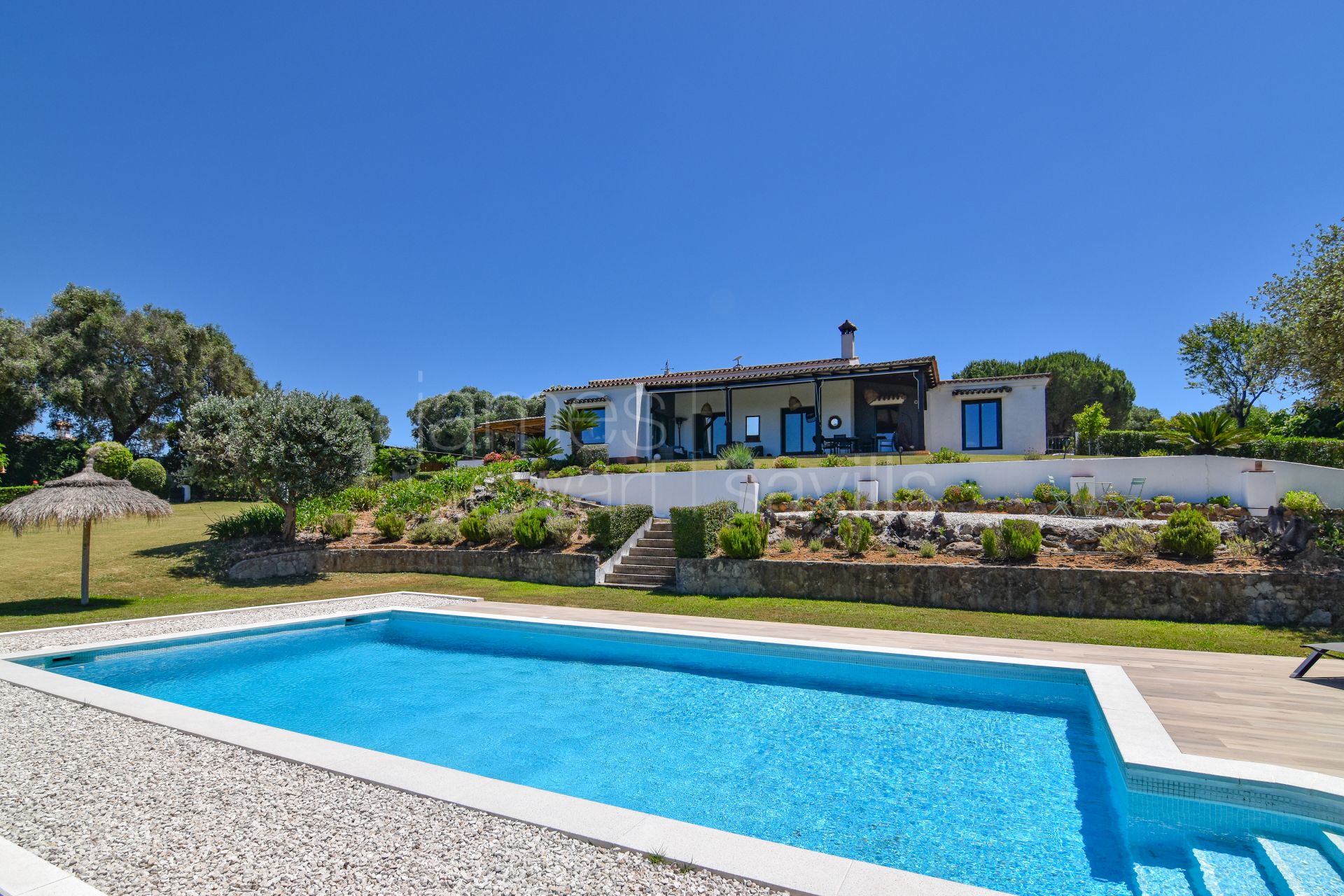 Fantastic country house with stables on nearly 8 acres of land only 10 mins from the coast