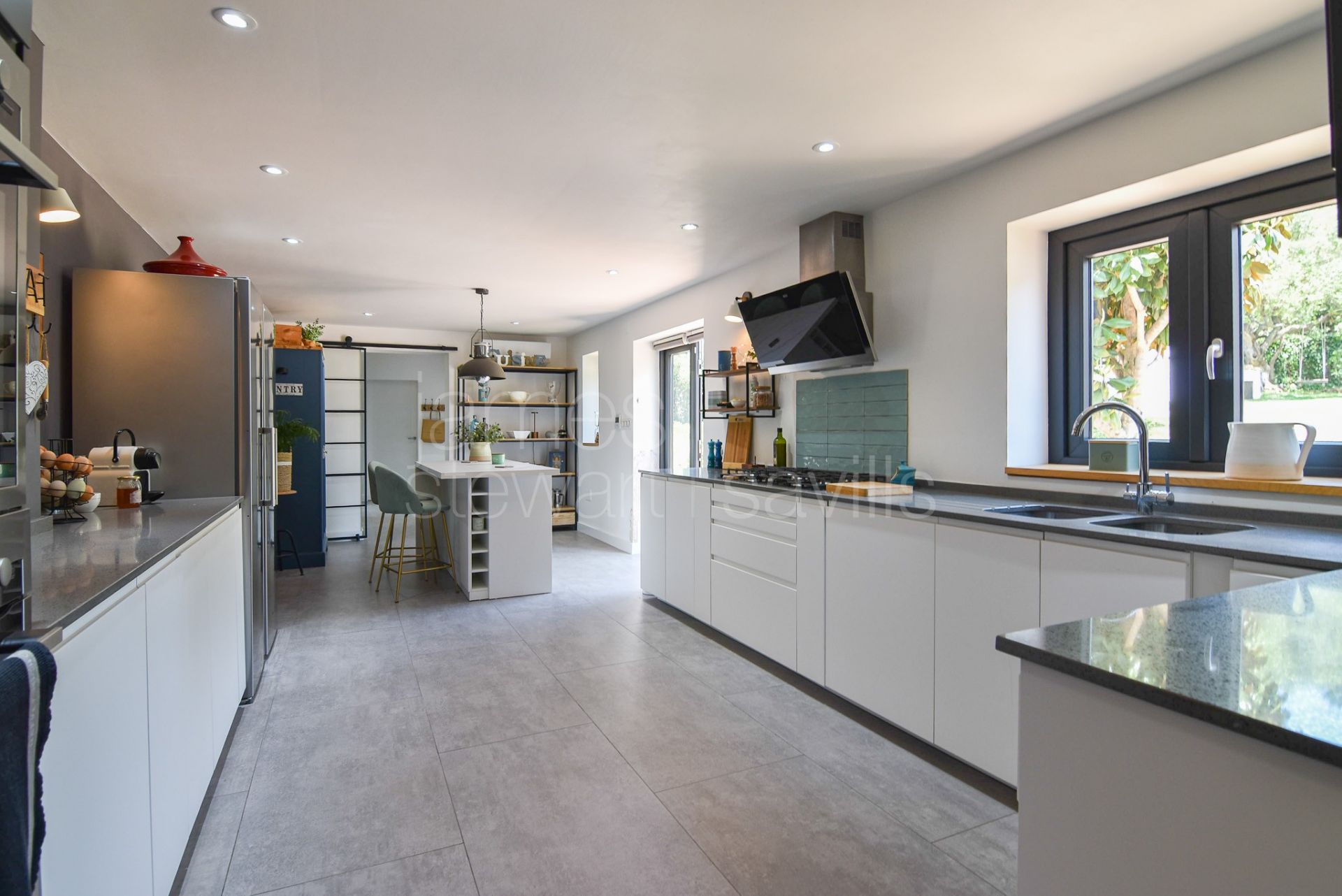 Fantastic country house with stables on nearly 8 acres of land only 10 mins from the coast